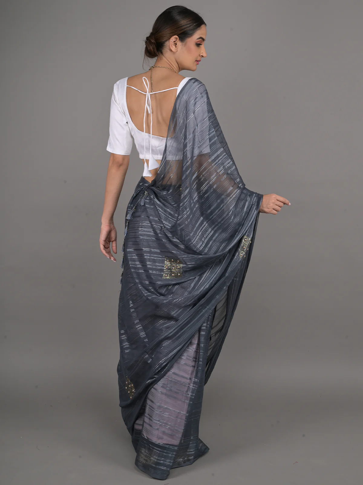 Odette Grey Georgette Woven Saree With Unstitched Blouse For Women - Image 3