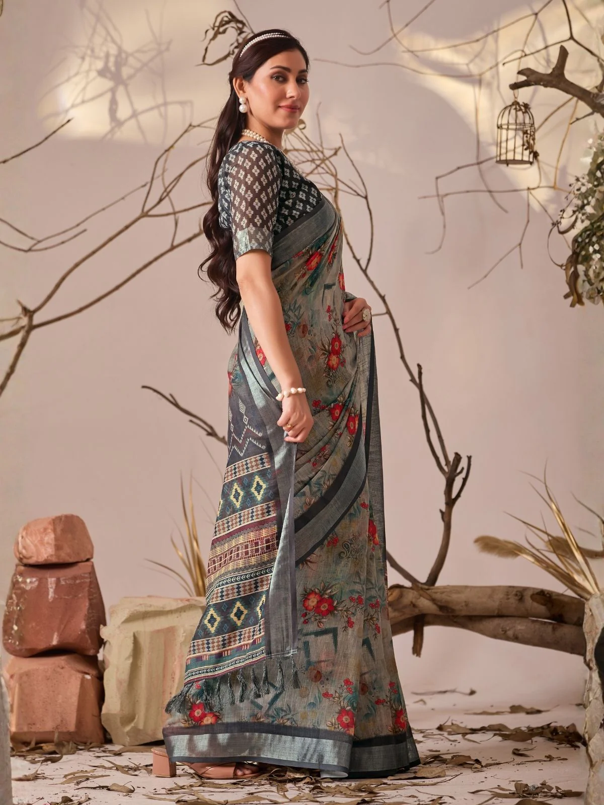 Odette Grey Linen Cotton Printed Saree For Women - Image 2