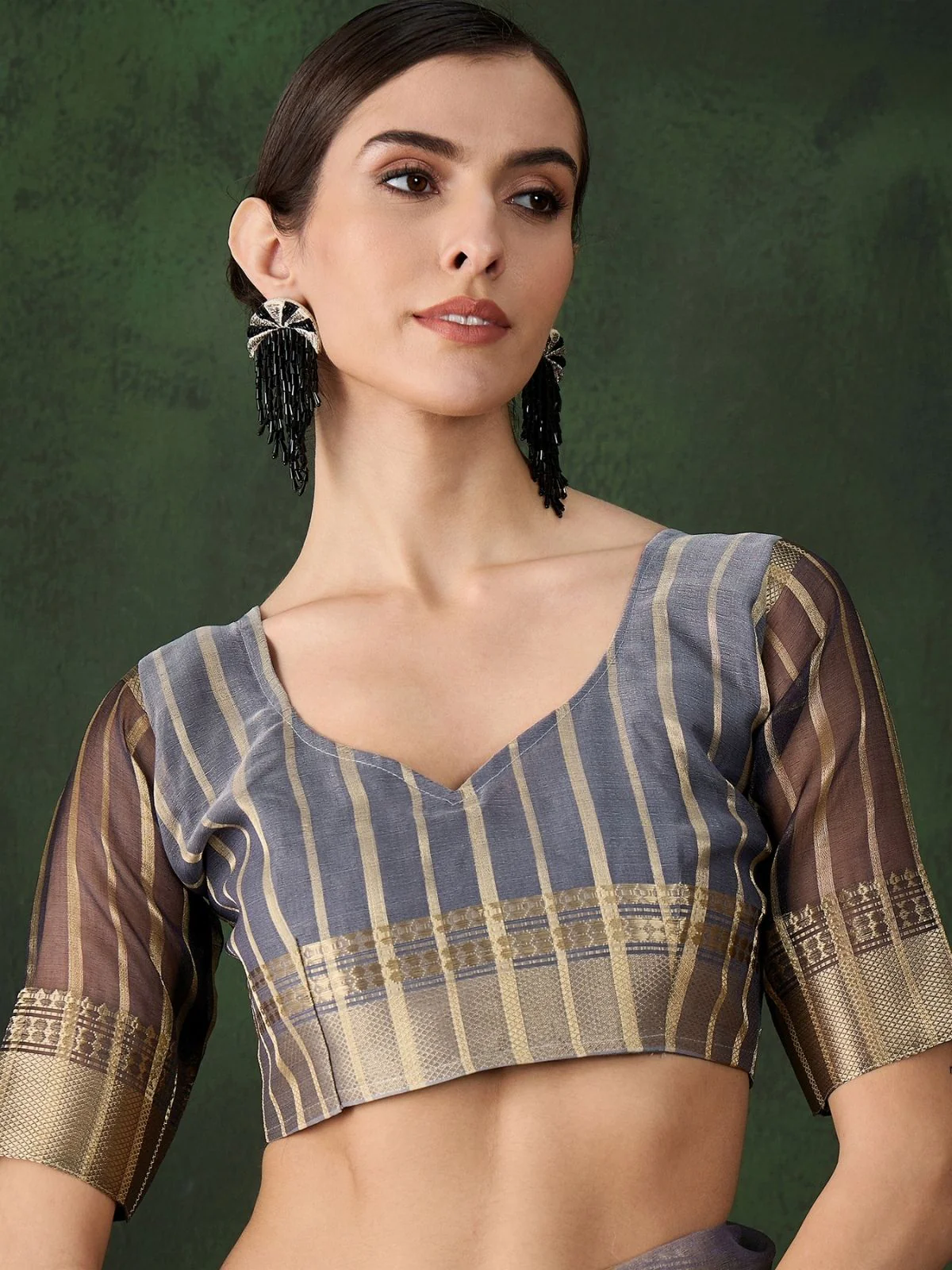 Odette Grey Organza Woven Saree With Unstitched Blouse For Women - Image 4