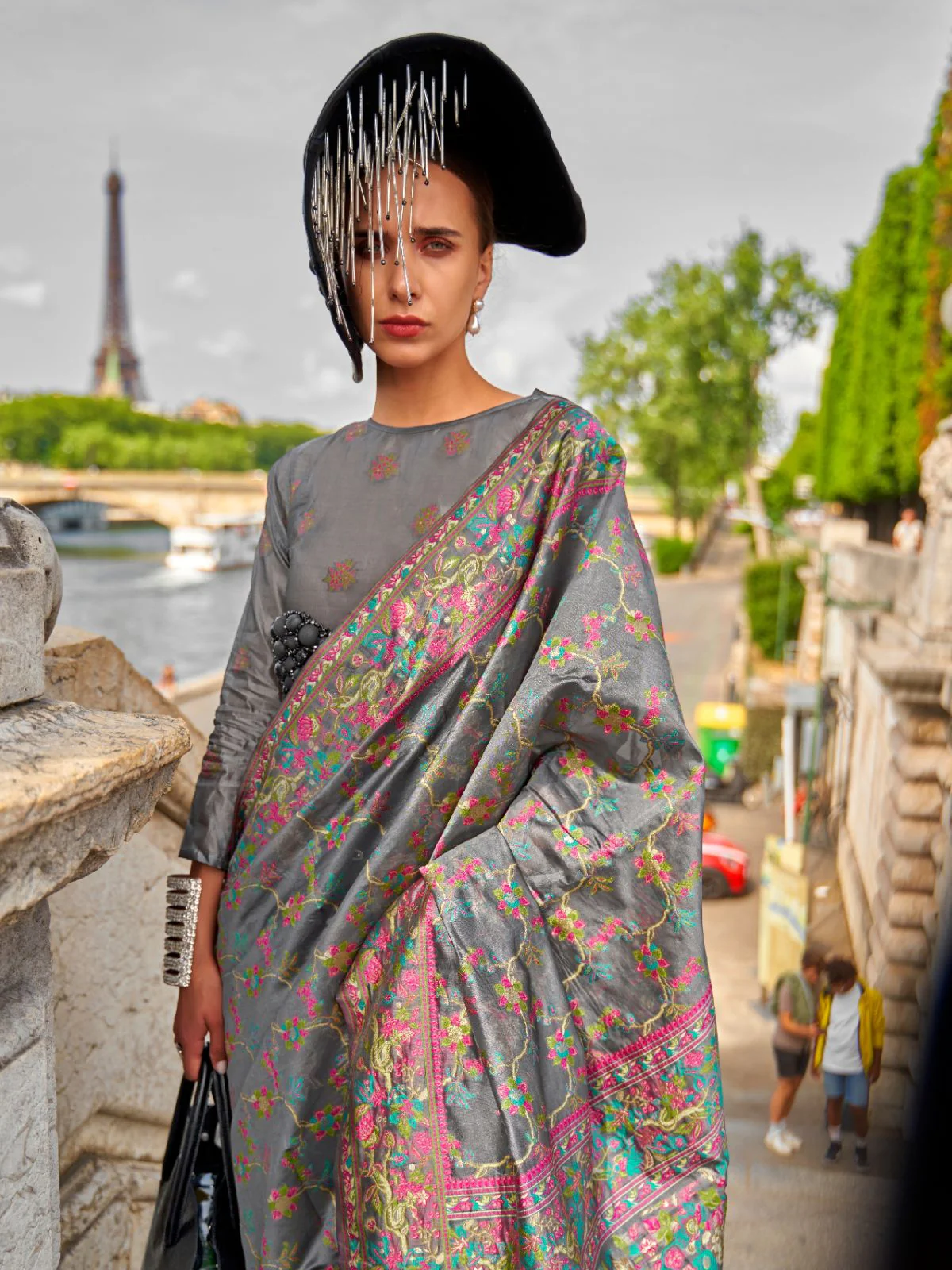 Odette Grey Organza Woven Saree With Unstitched Blouse For Women - Image 2