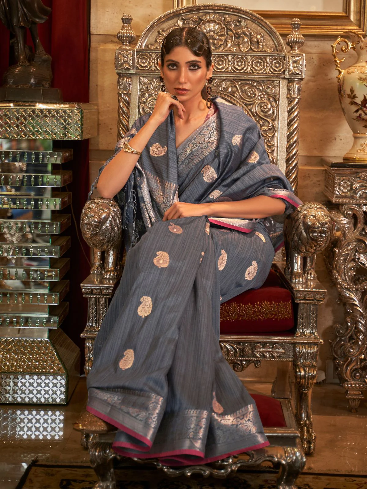 Odette Grey Woven Silk Blend Saree With Unstitched Blouse For Women - Image 2