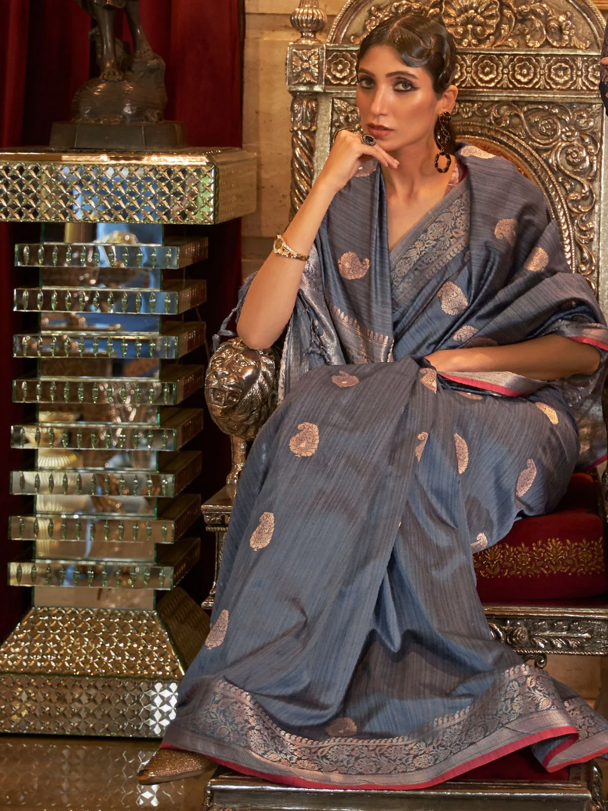 Odette Grey Woven Silk Blend Saree With Unstitched Blouse For Women - Image 3