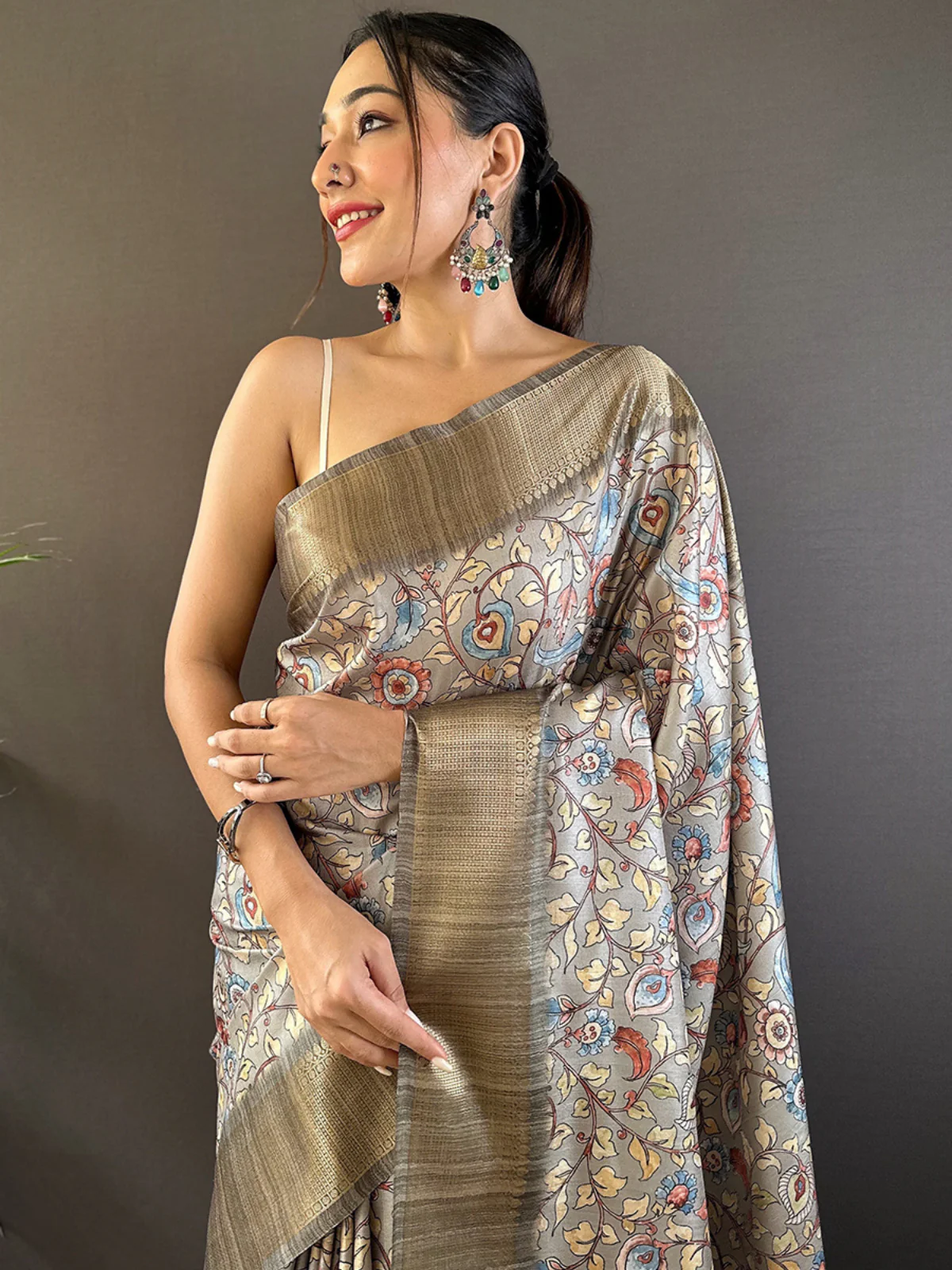 Odette Grey Printed Silk Blend Saree With Unstitched Blouse For Women - Image 2