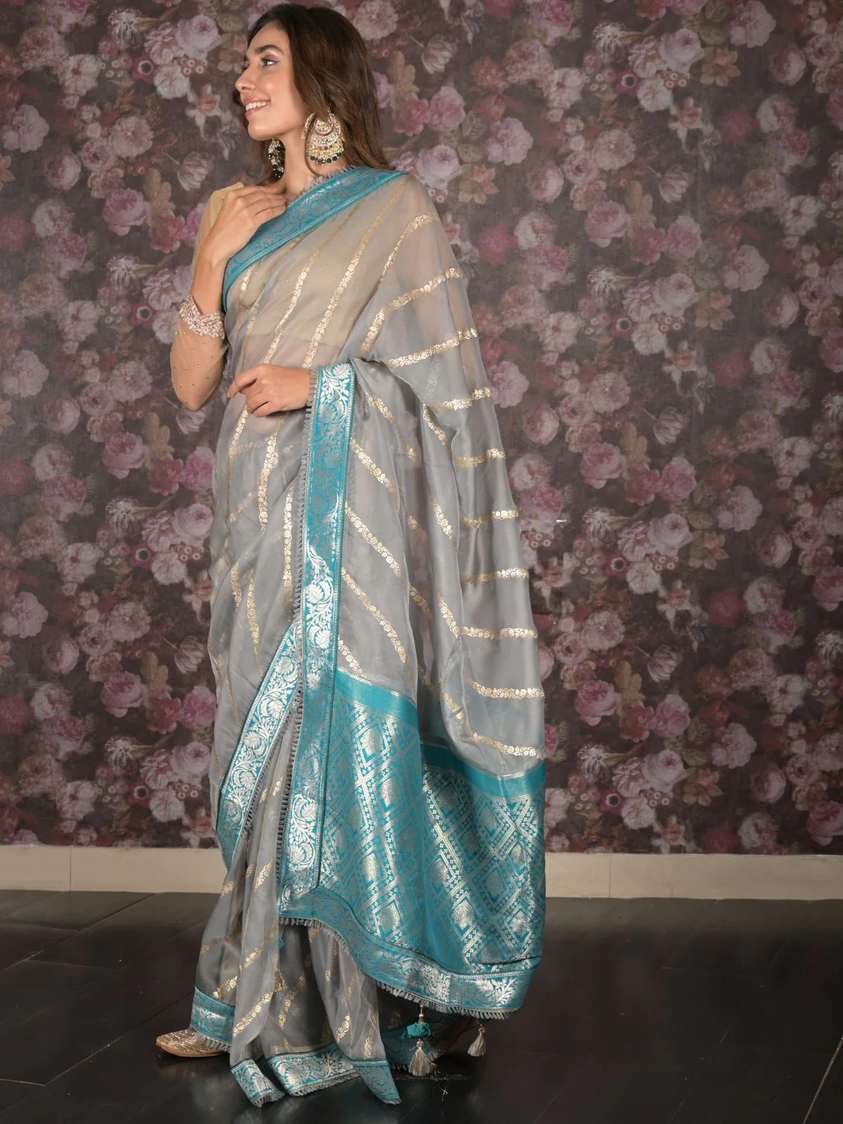 Odette Grey Printed Soft Net Saree with Unstitched Blouse for Women - Image 2