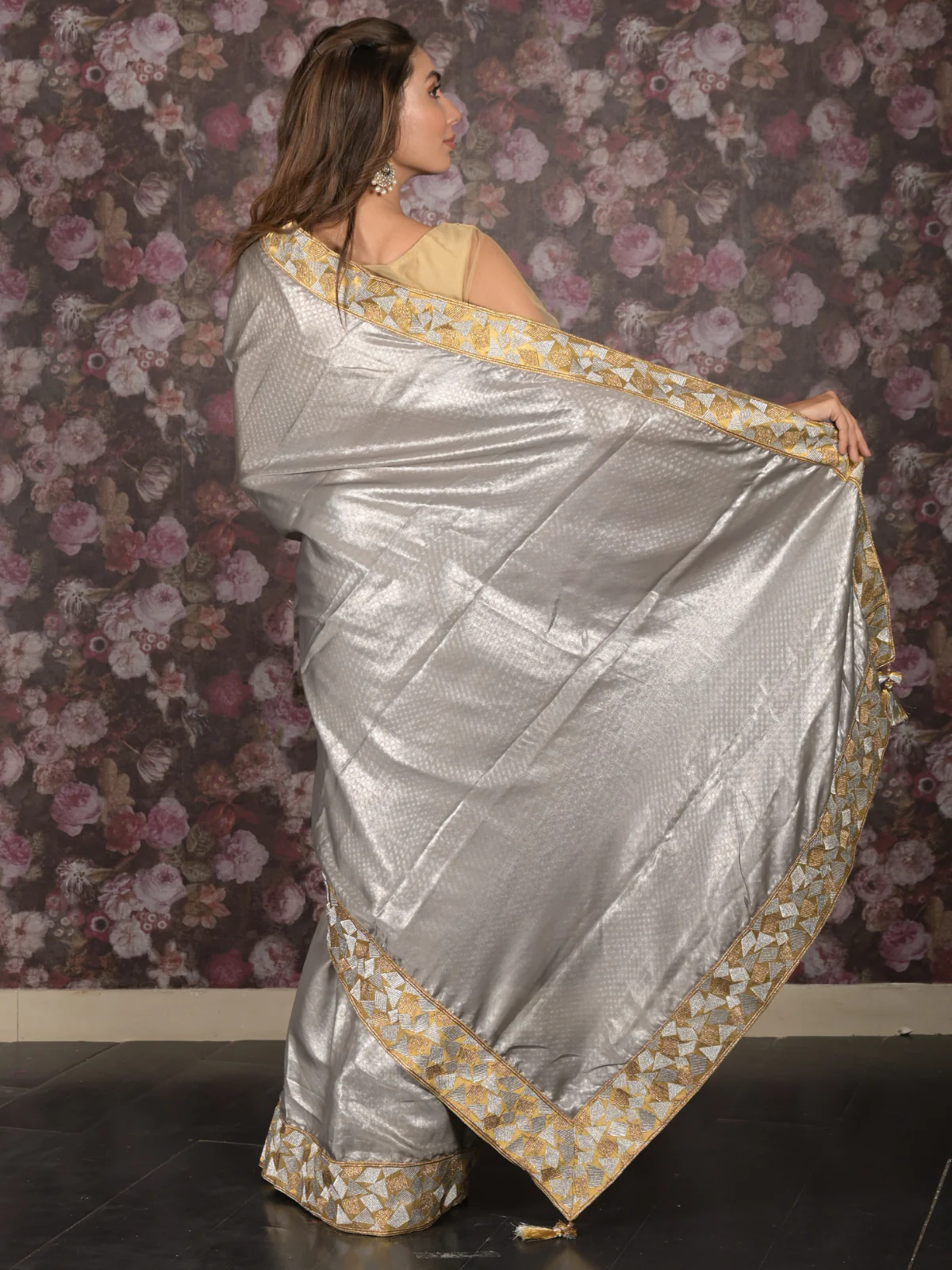 Odette Grey Shimmer Polyester Embroidered Saree with Unstitched Blouse for Women - Image 4
