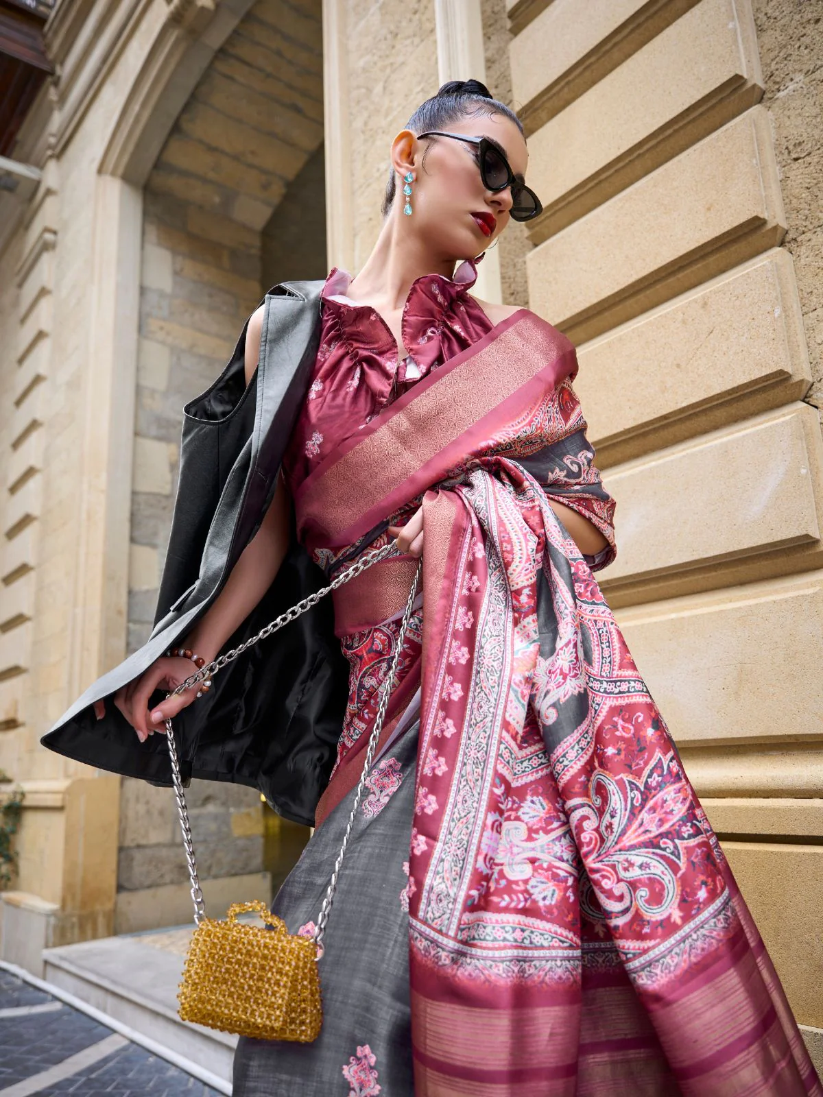 Odette Grey Silk Blend Printed Saree With Unstitched Blouse For Women - Image 2