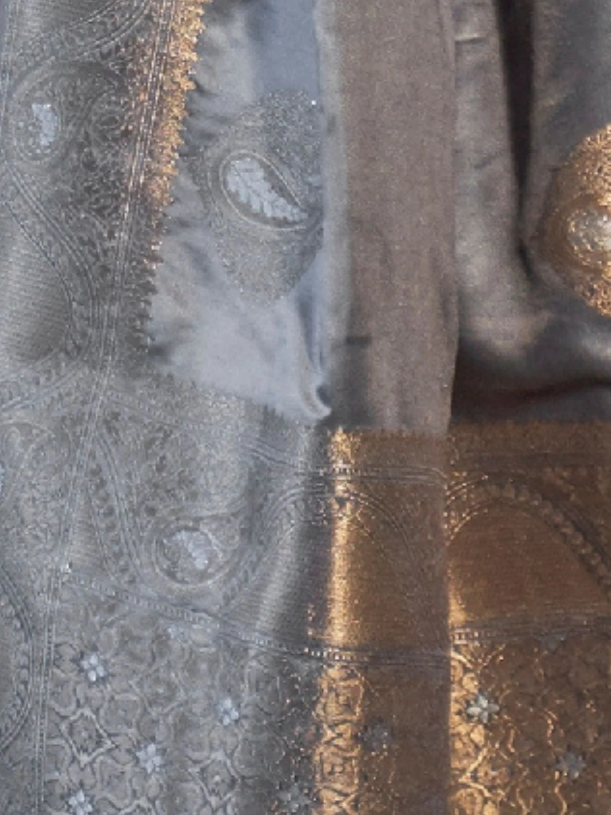 Odette Grey Silk Blend Woven Saree With Unstitched Blouse for Women - Image 3