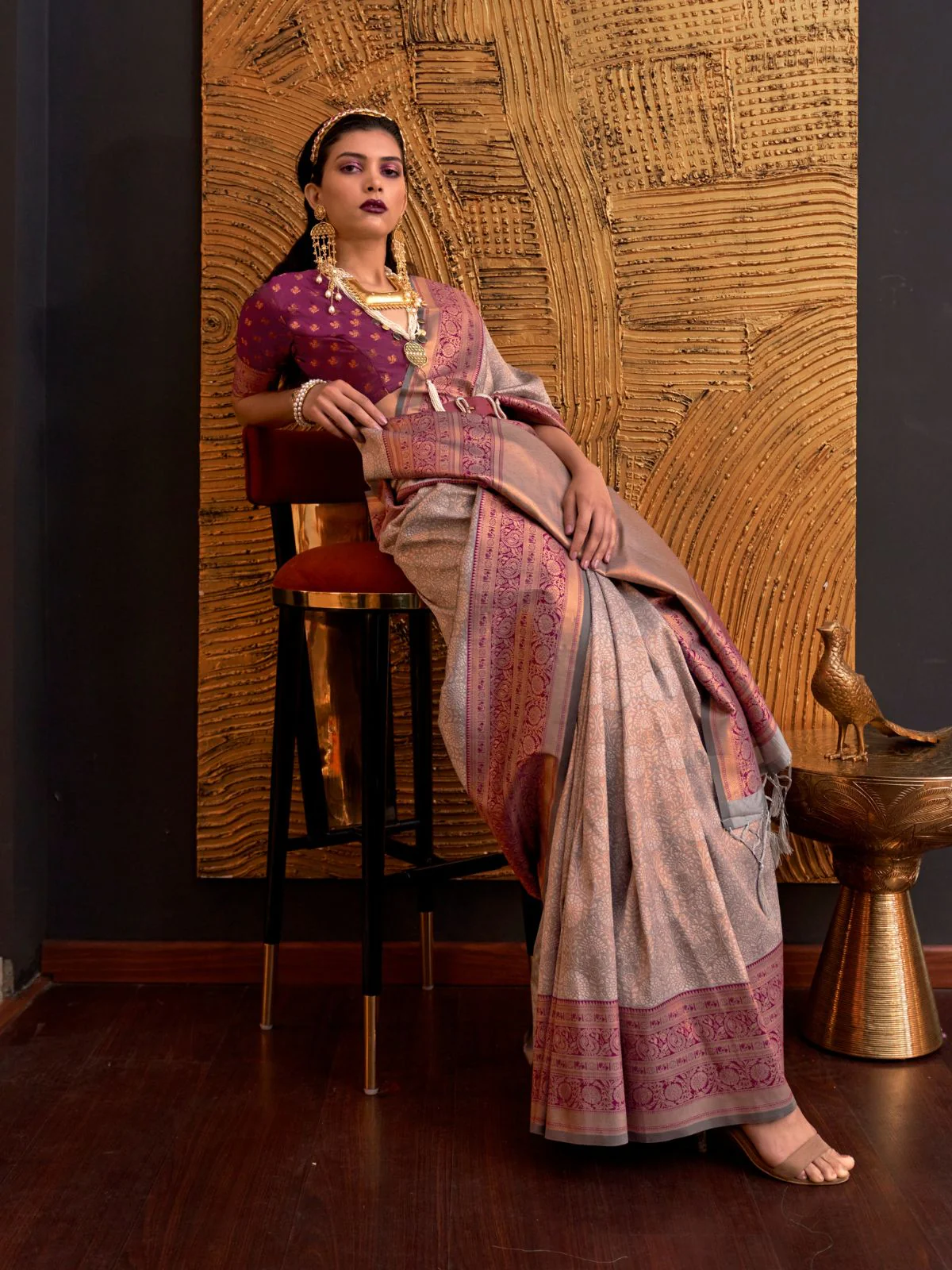 Odette Grey Silk Blend Woven Saree With Unstitched Blouse For Women - Image 2