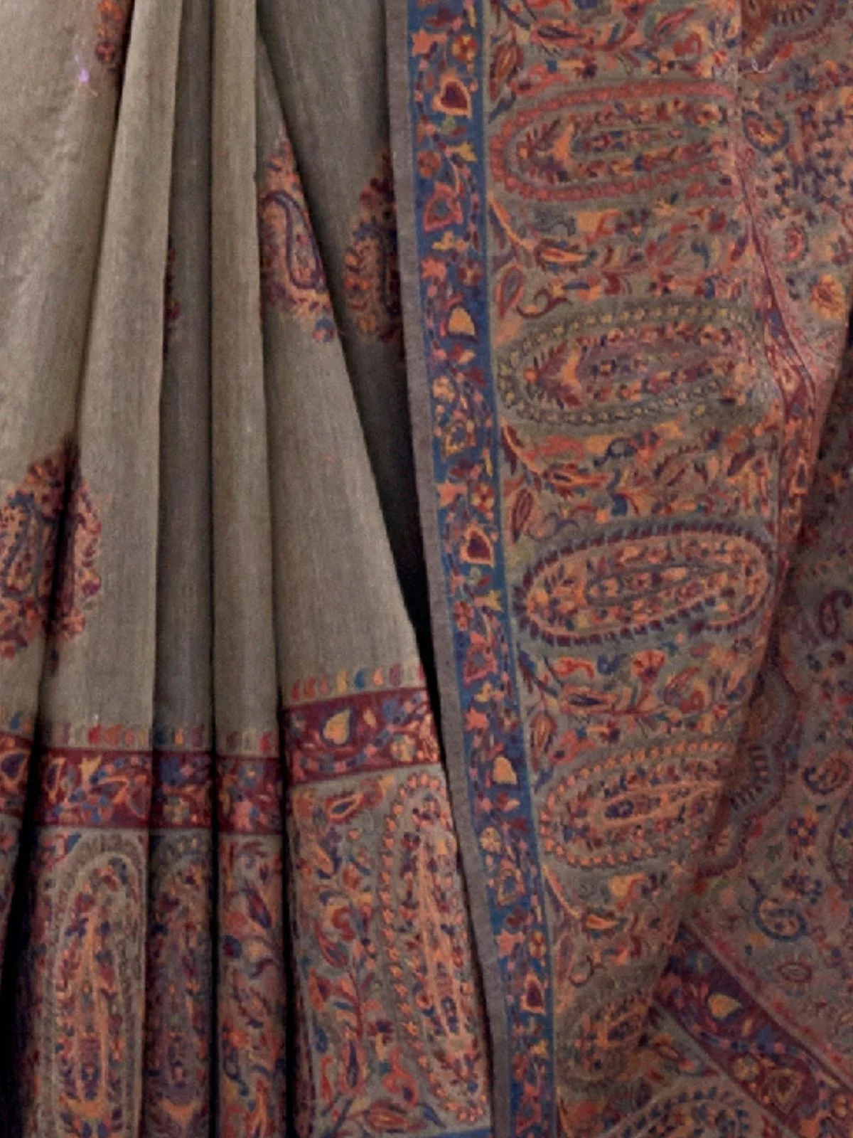 Odette Grey Silk Blend Woven Saree With Unstitched Blouse For Women - Image 2
