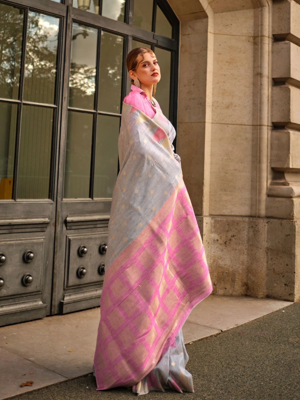 Odette Grey Silk Blend Woven Saree With Unstitched Blouse For Women - Image 2