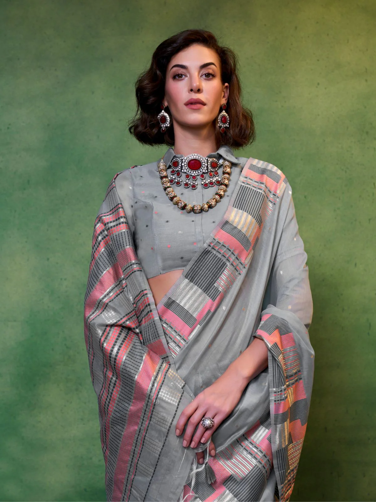 Odette Grey Silk Blend Woven Saree With Unstitched Blouse For Women - Image 2