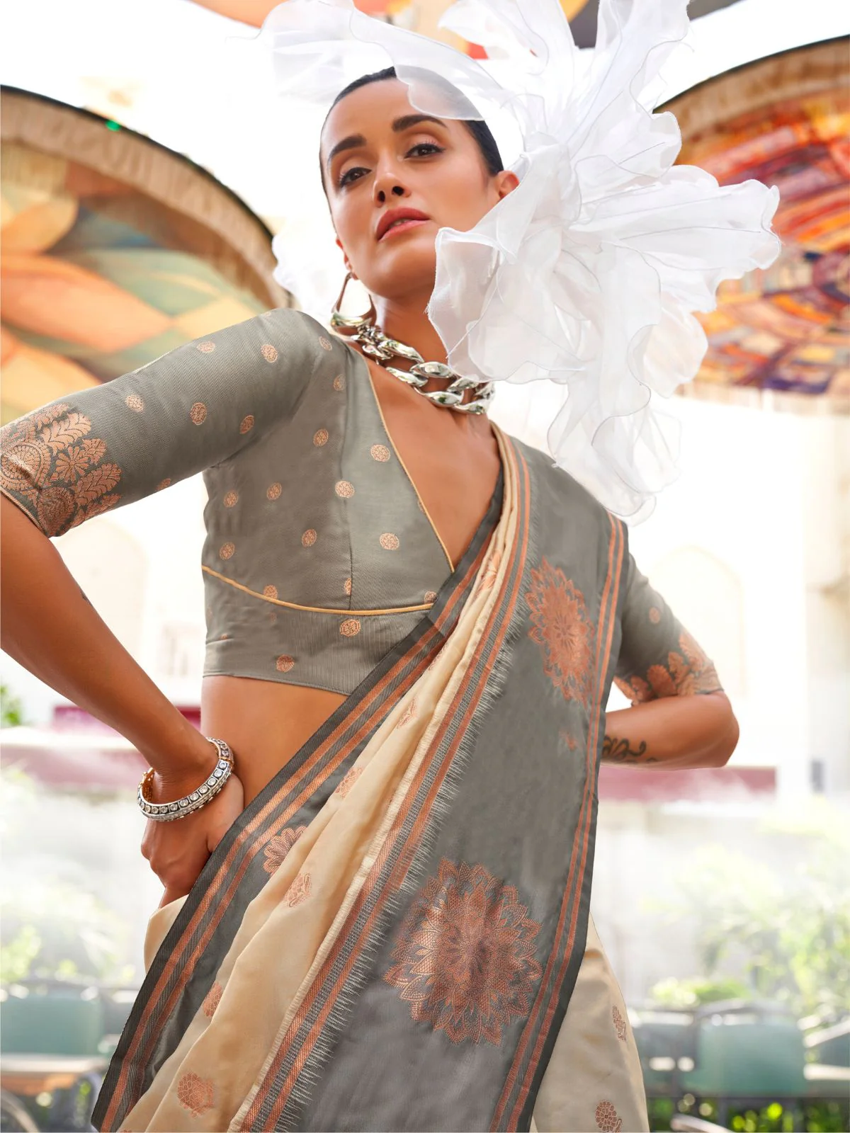 Odette Grey Silk Blend Woven Saree With Unstitched Blouse For Women - Image 2