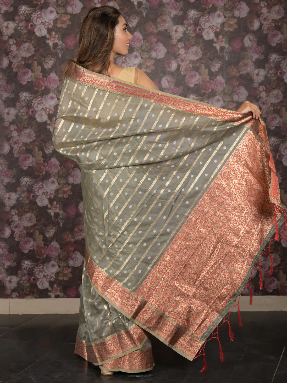 Odette Grey Silk Blend Woven Saree with Unstitched Blouse for Women - Image 4
