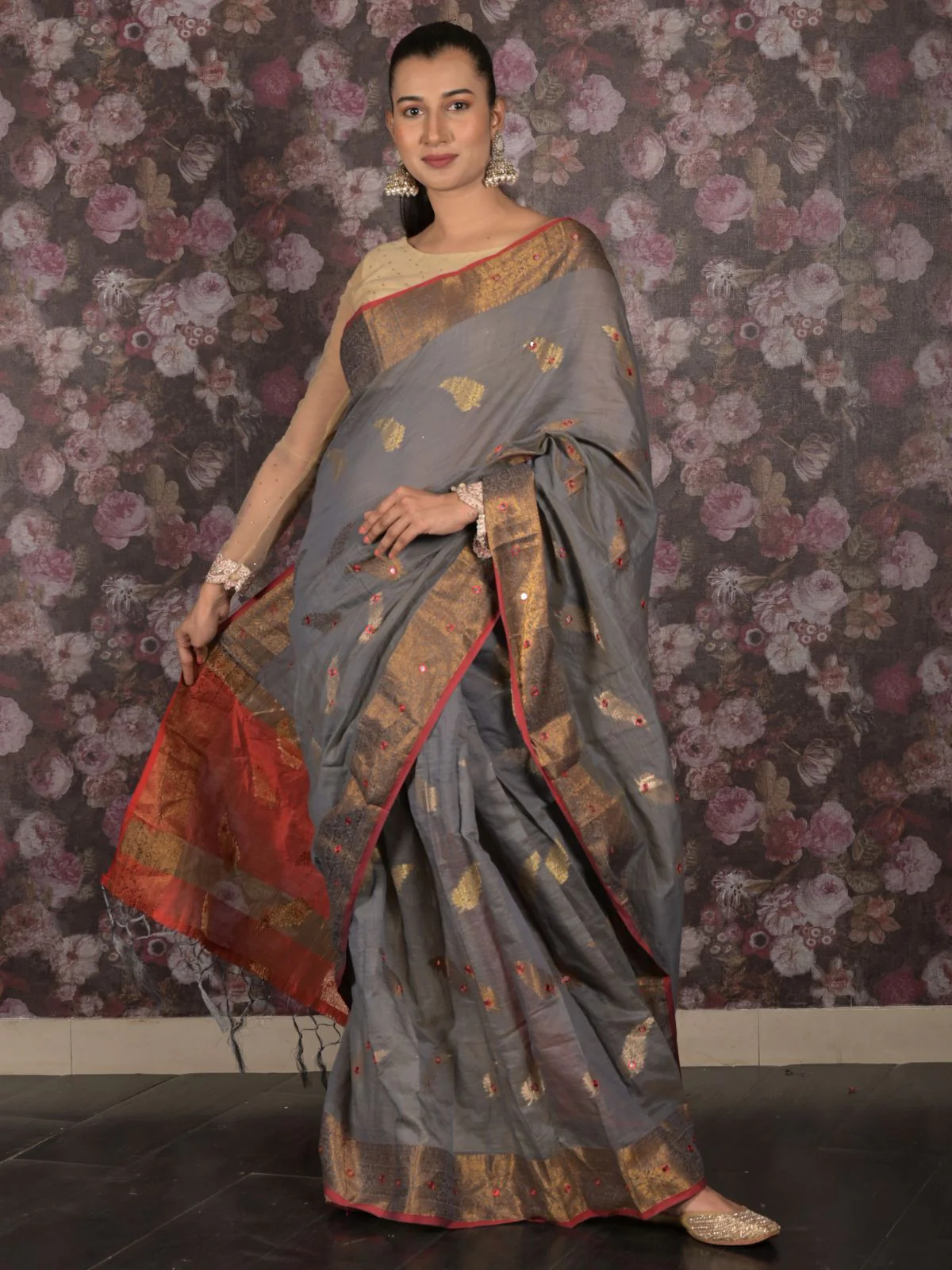 Odette Grey Woven Cotton Blend Saree With Unstitched Blouse For Women - Image 2