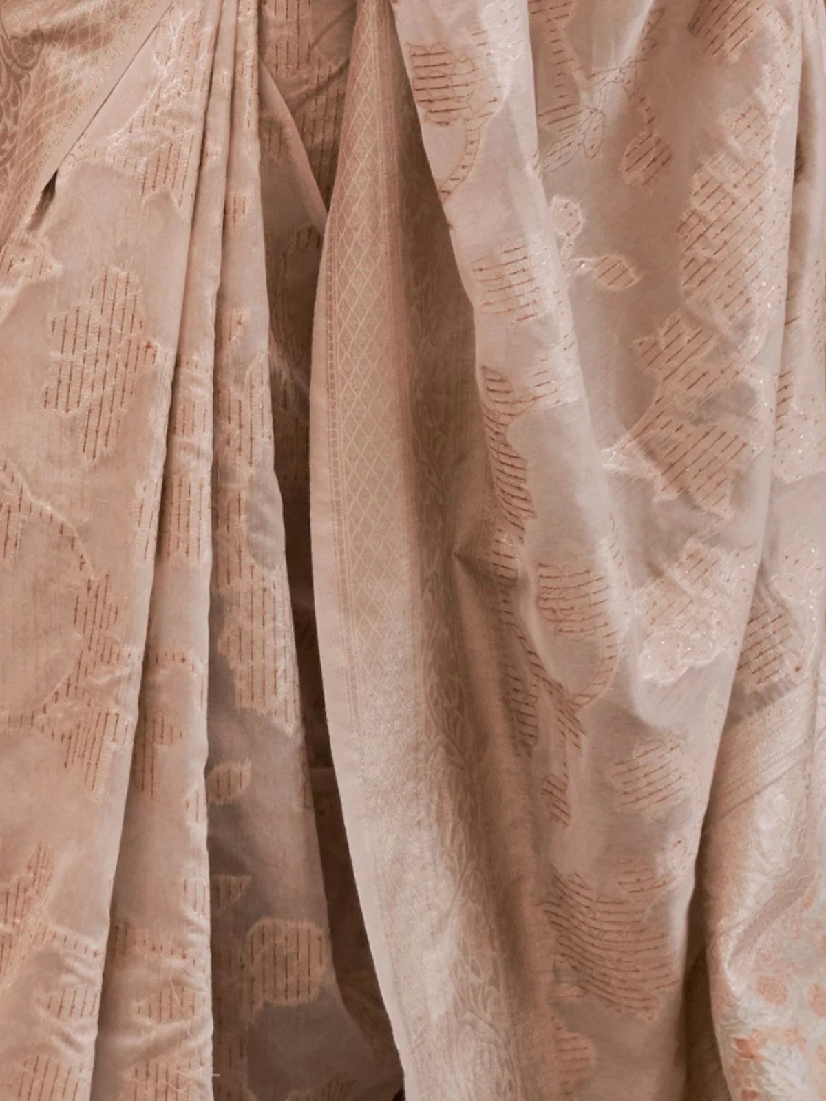 Odette Grey Woven Design Silk Blend Saree With Unstitched Blouse For Women - Image 3