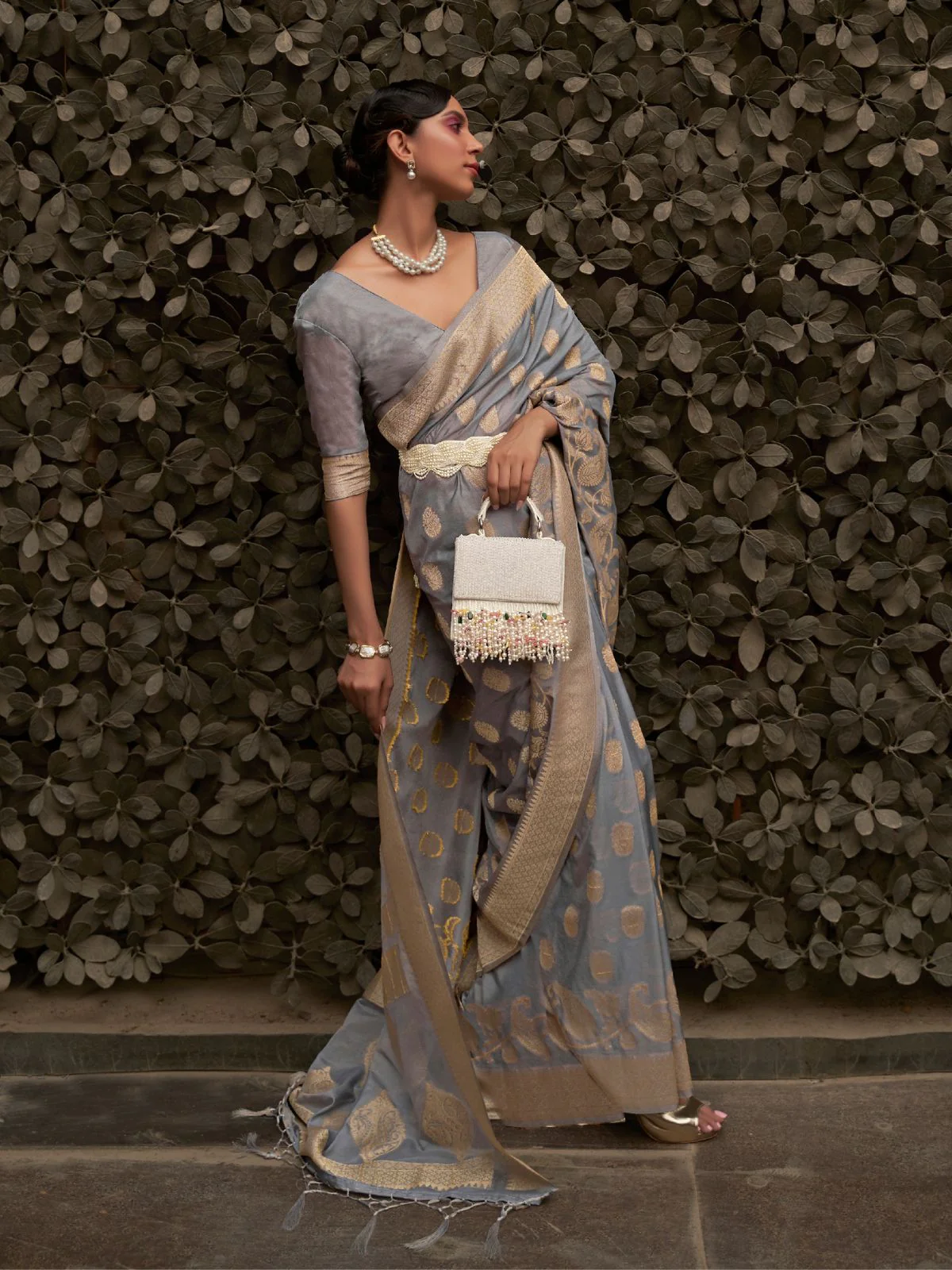 Odette Grey Woven Design Silk Blend Saree With Unstitched Blouse For Women - Image 2