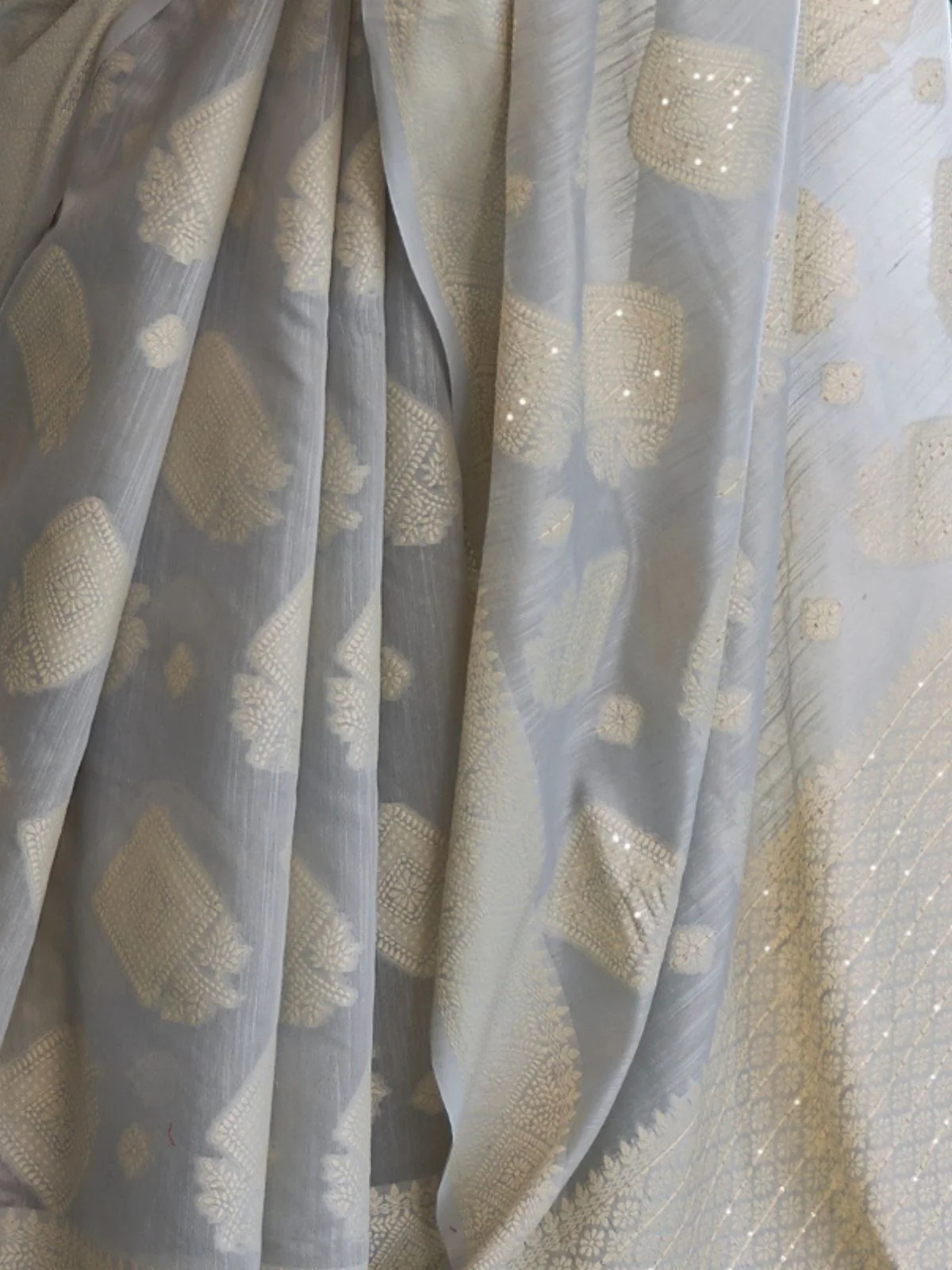 Odette Grey Woven Design Silk Blend Saree With Unstitched Blouse For Women - Image 3