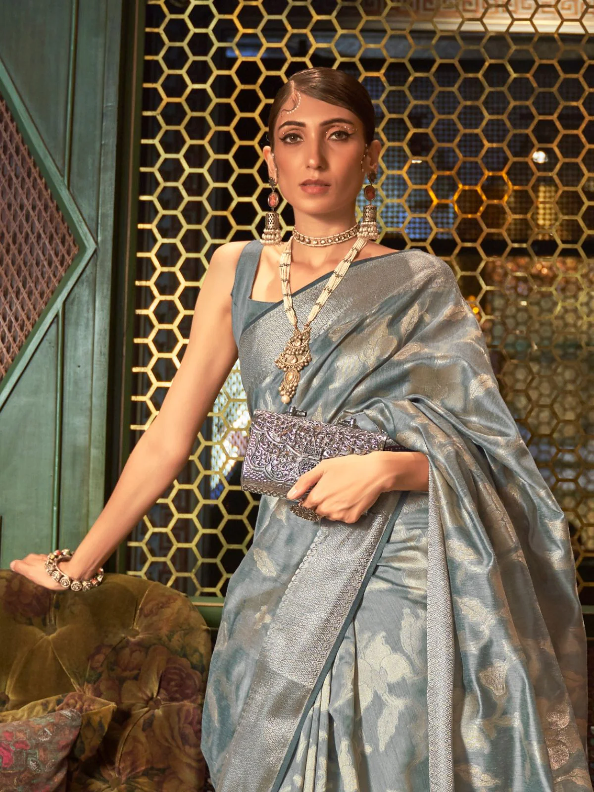 Odette Grey Woven Design Silk Blend Saree With Unstitched Blouse For Women - Image 3