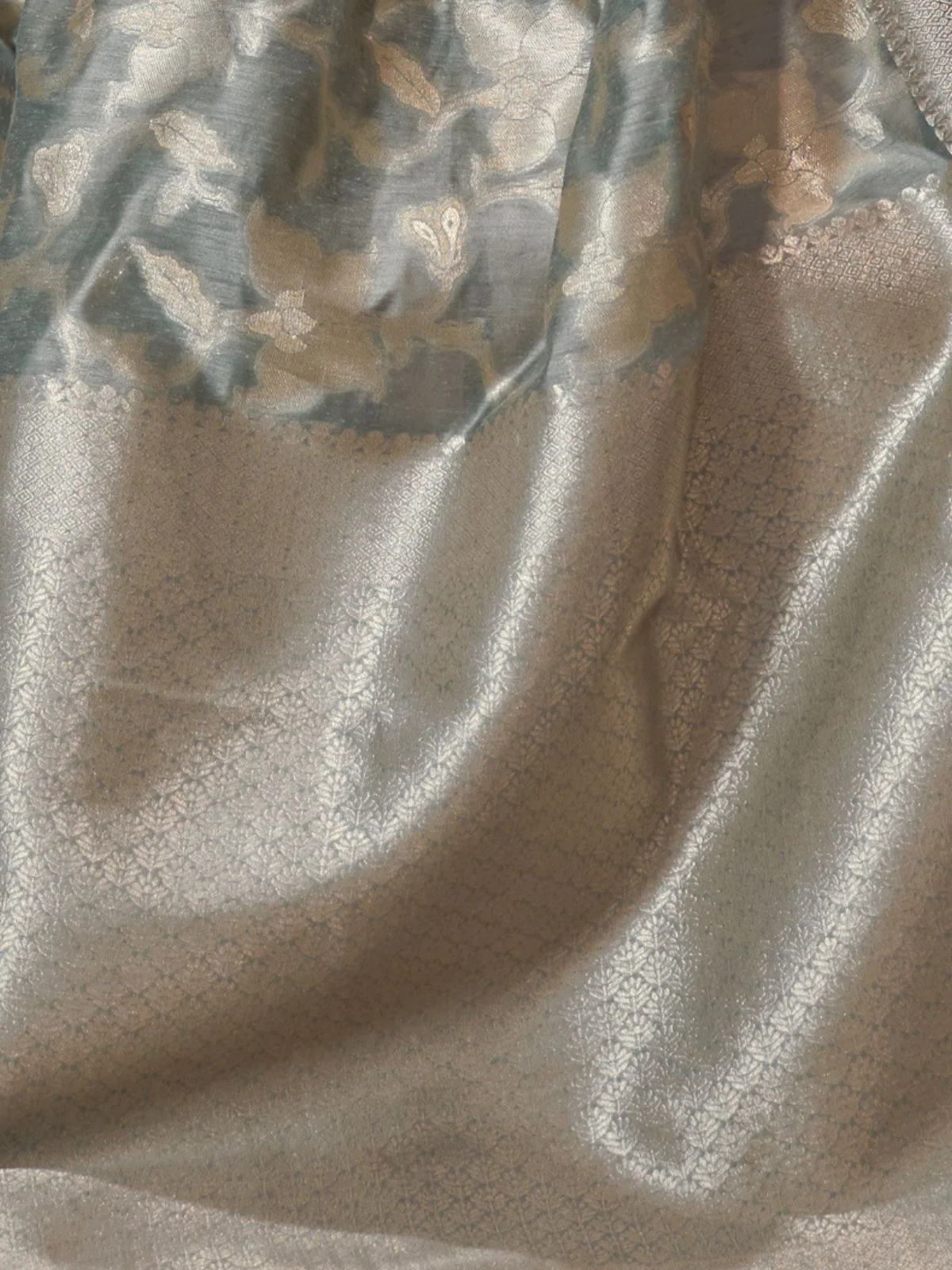 Odette Grey Woven Design Silk Blend Saree With Unstitched Blouse For Women - Image 4