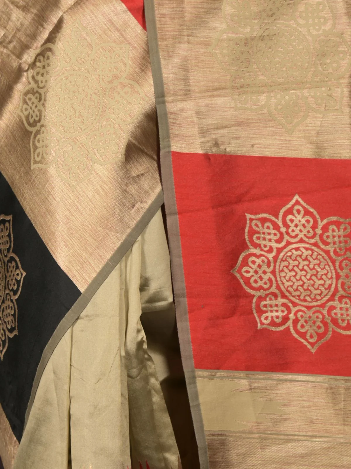 Odette Grey Woven Silk Blend Saree With Unstitched Blouse For Women - Image 5
