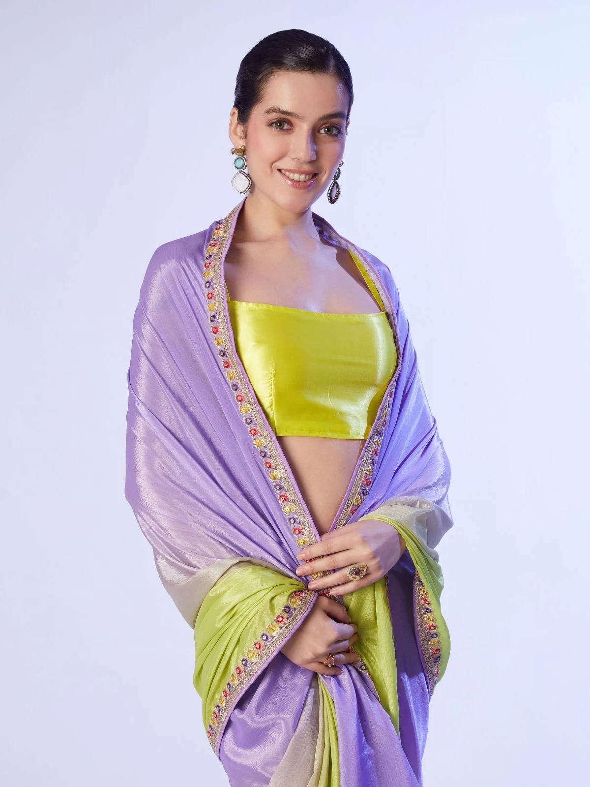 Odette Lavender And Yellow Chinon Lace Work Saree With Unstitched Blouse For Women - Image 3