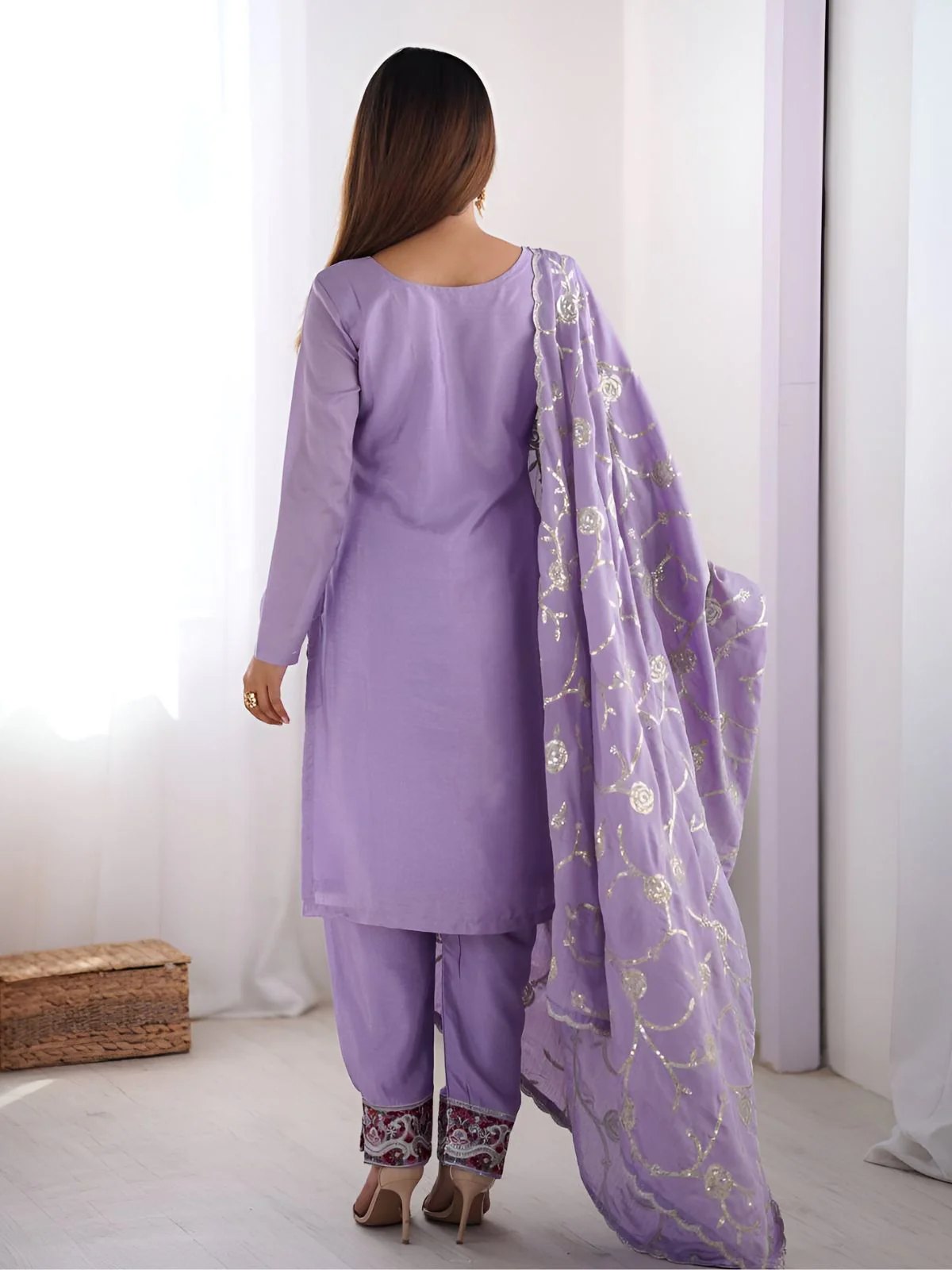 Odette Lavender Chinon Embroidered Kurta Set For Women - Image 3