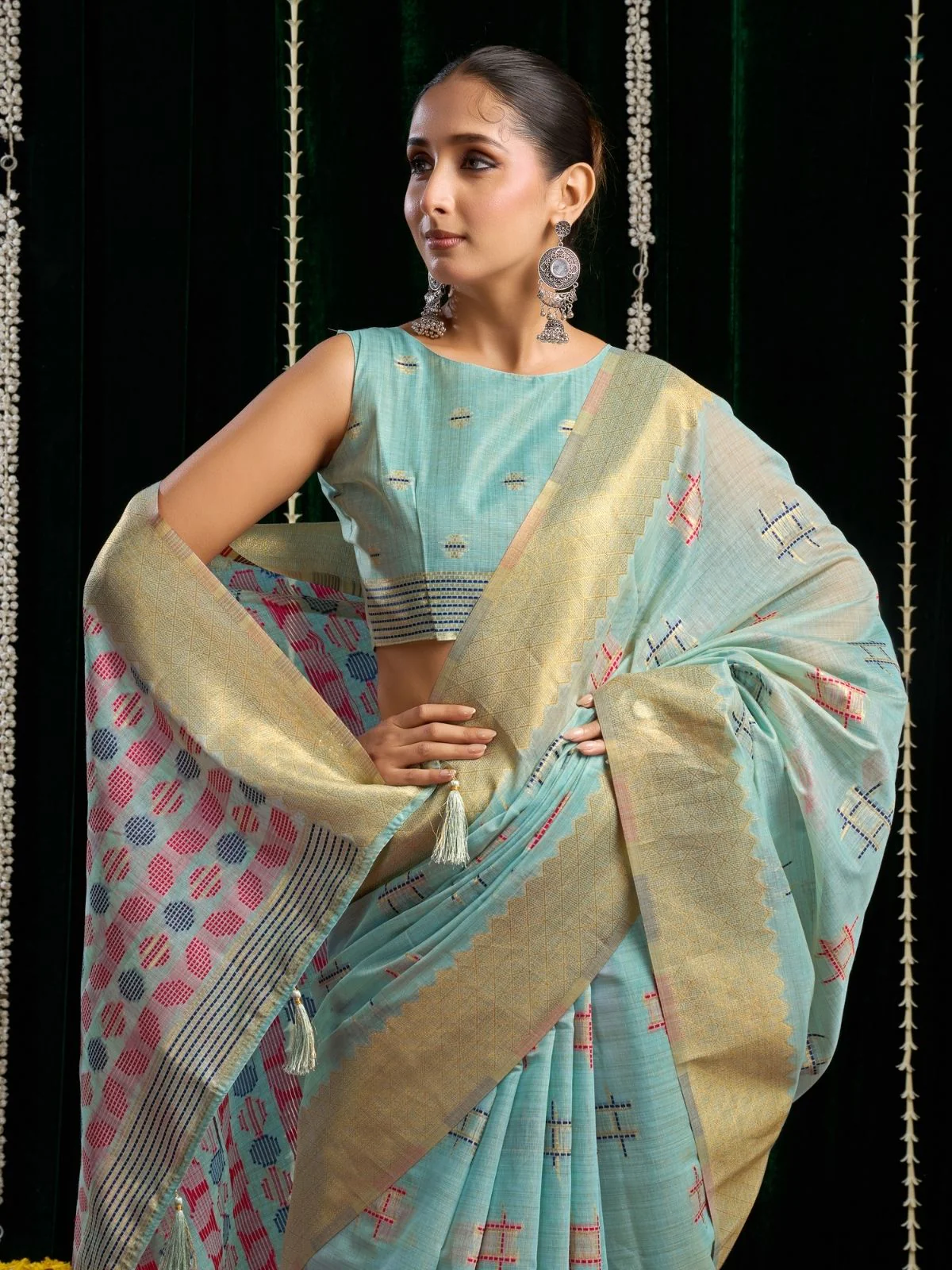 Odette Light Blue Cotton Blend Woven Saree For Women - Image 5