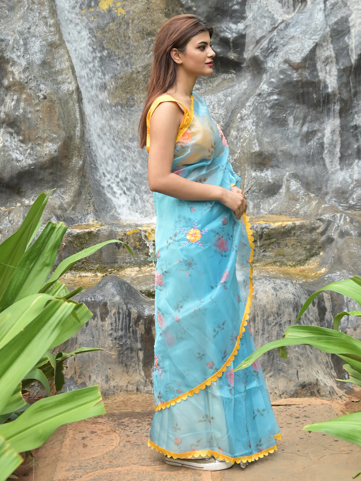 Odette Light Blue Floral Printed Organza Saree with Unstitched Blouse for Women - Image 2