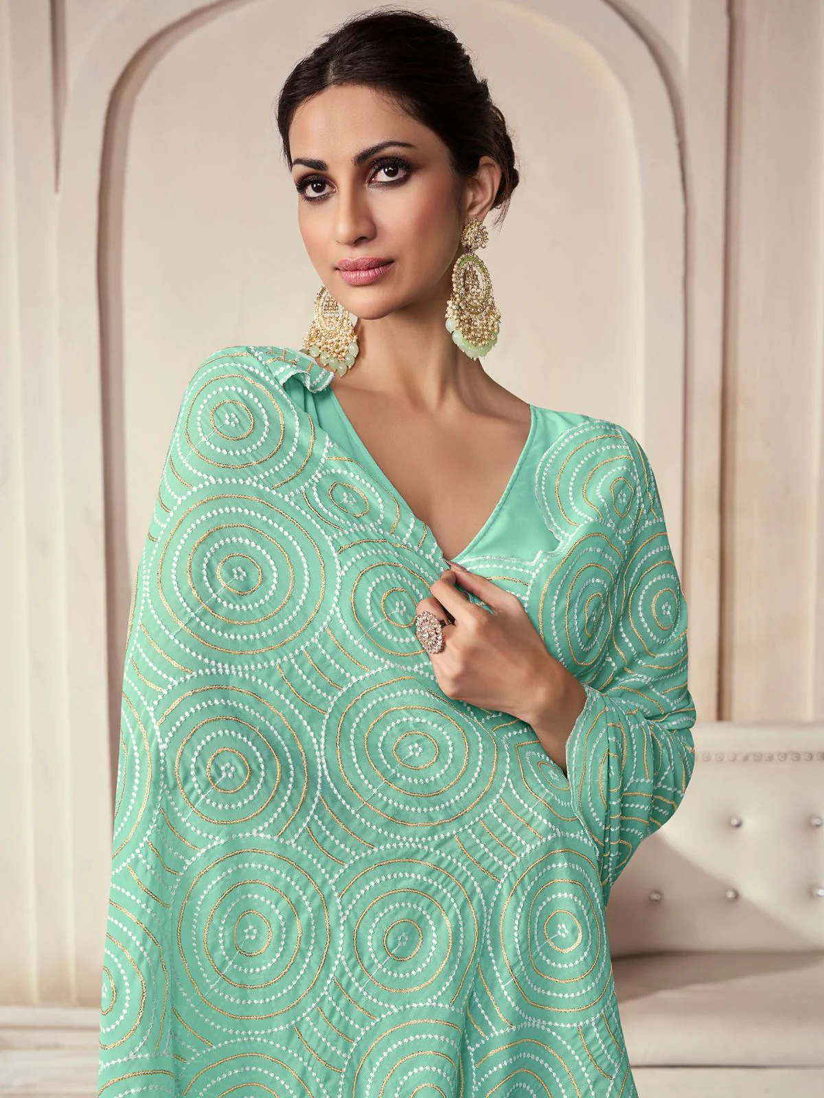 Odette Sea Green Georgette Embroidered Saree With Unstitched Blouse For Women - Image 4
