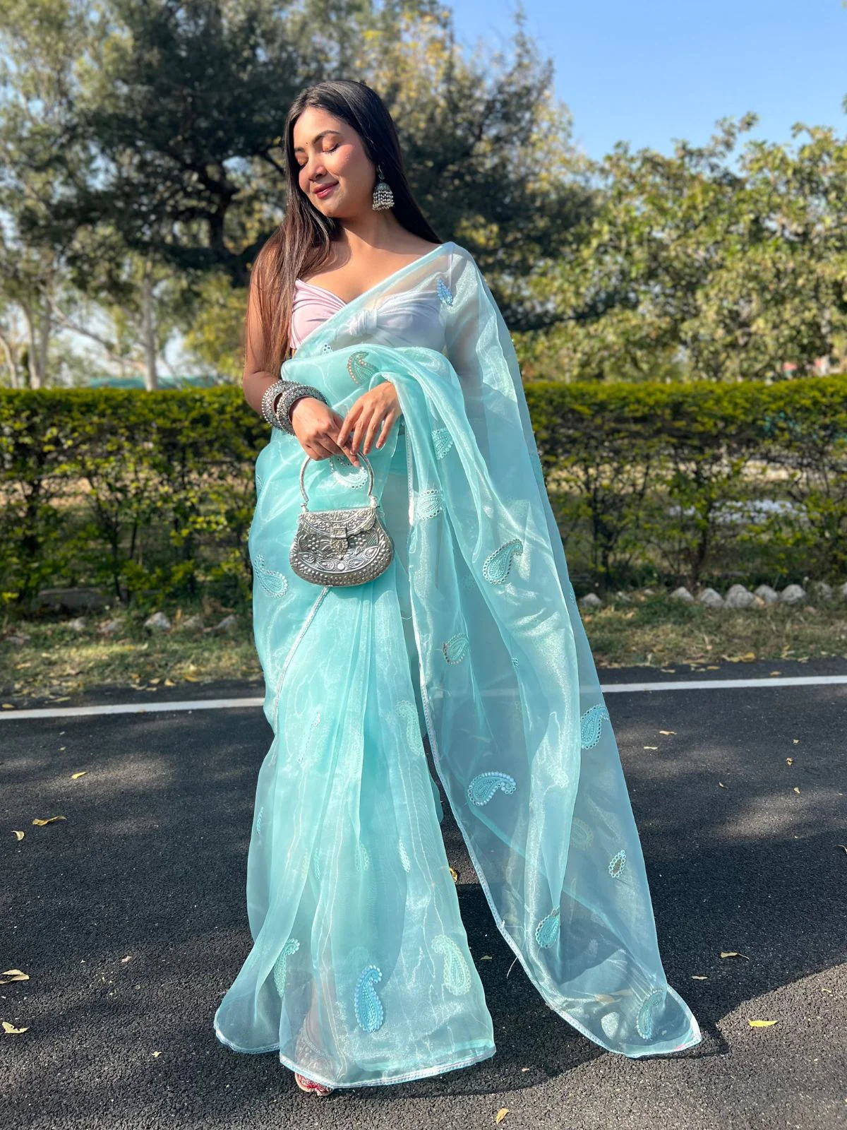 Odette Light Blue Organza Embroidered Saree With Unstitched Blouse For Women - Image 4