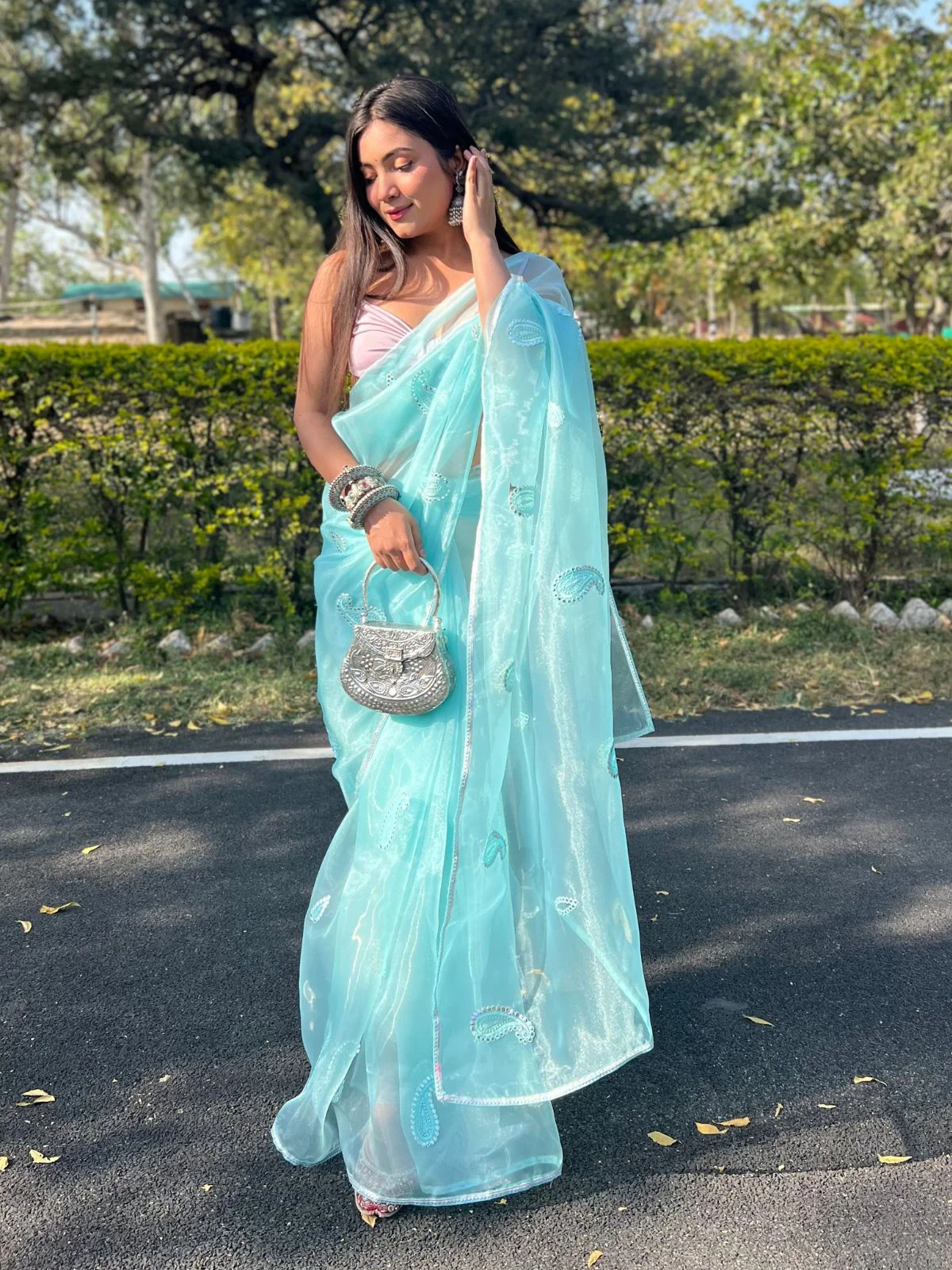 Odette Light Blue Organza Embroidered Saree With Unstitched Blouse For Women - Image 5