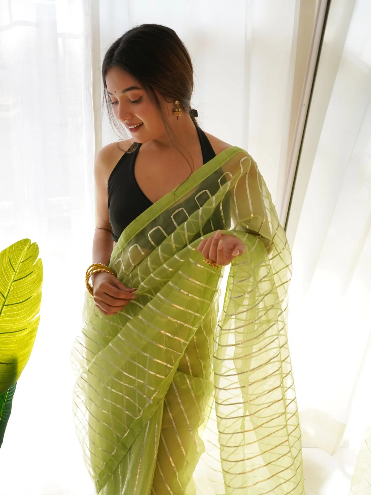 Odette Light Green Organza Lace Work Saree With Unstitched Blouse For Women - Image 4