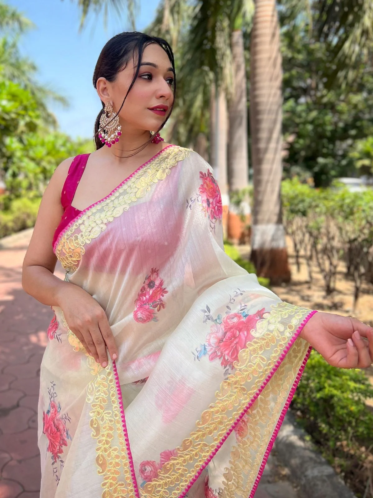 Odette Light Green Organza Printed Saree With Unstitched Blouse For Women - Image 2