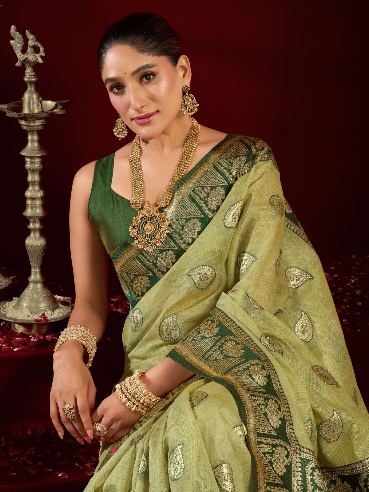 Odette Light Green Silk Blend Woven Saree For Women - Image 4