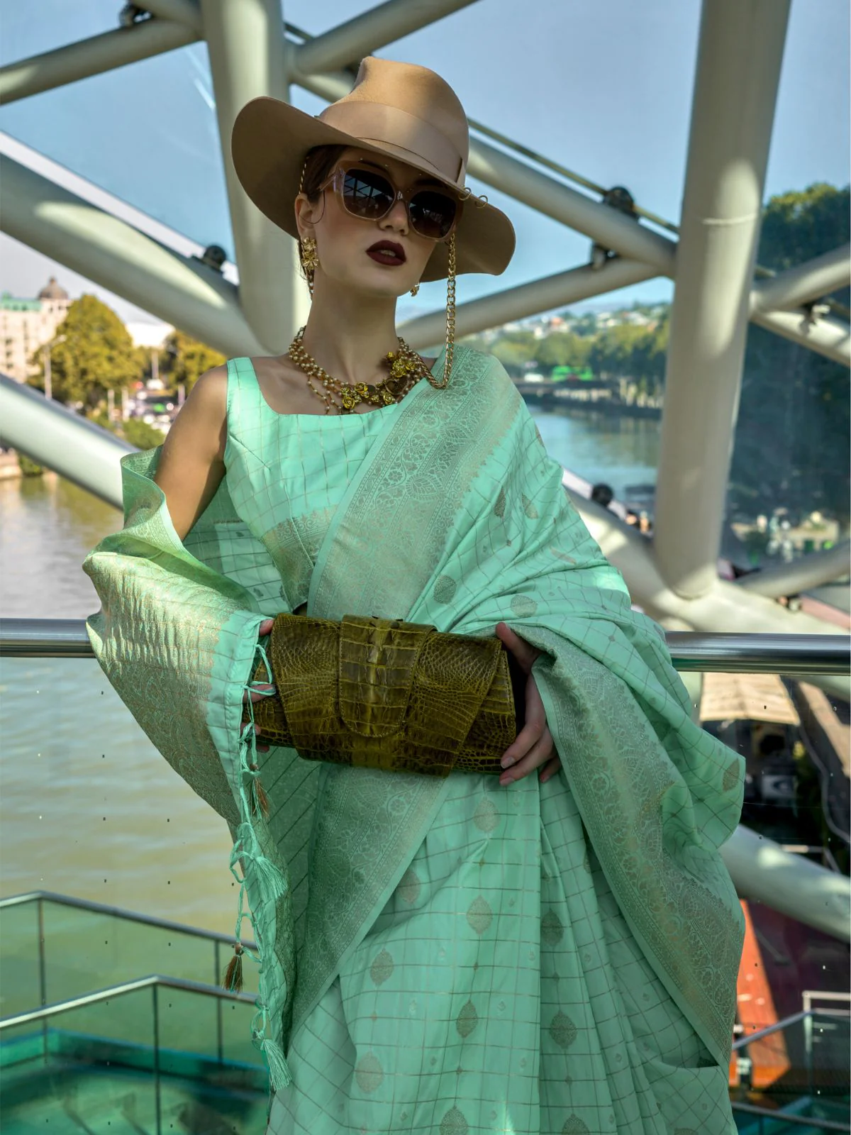Odette Light Green Silk Blend Woven Saree With Unstitched Blouse For Women - Image 2
