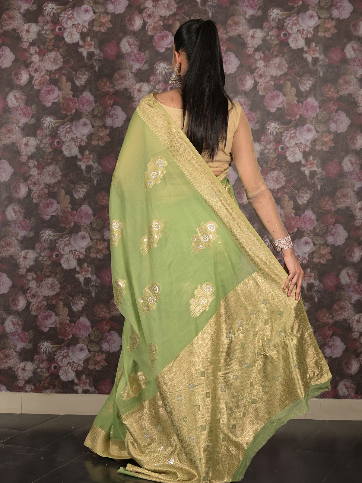 Odette Light Green Woven Cotton Blend Saree With Unstitched Blouse For Women - Image 4