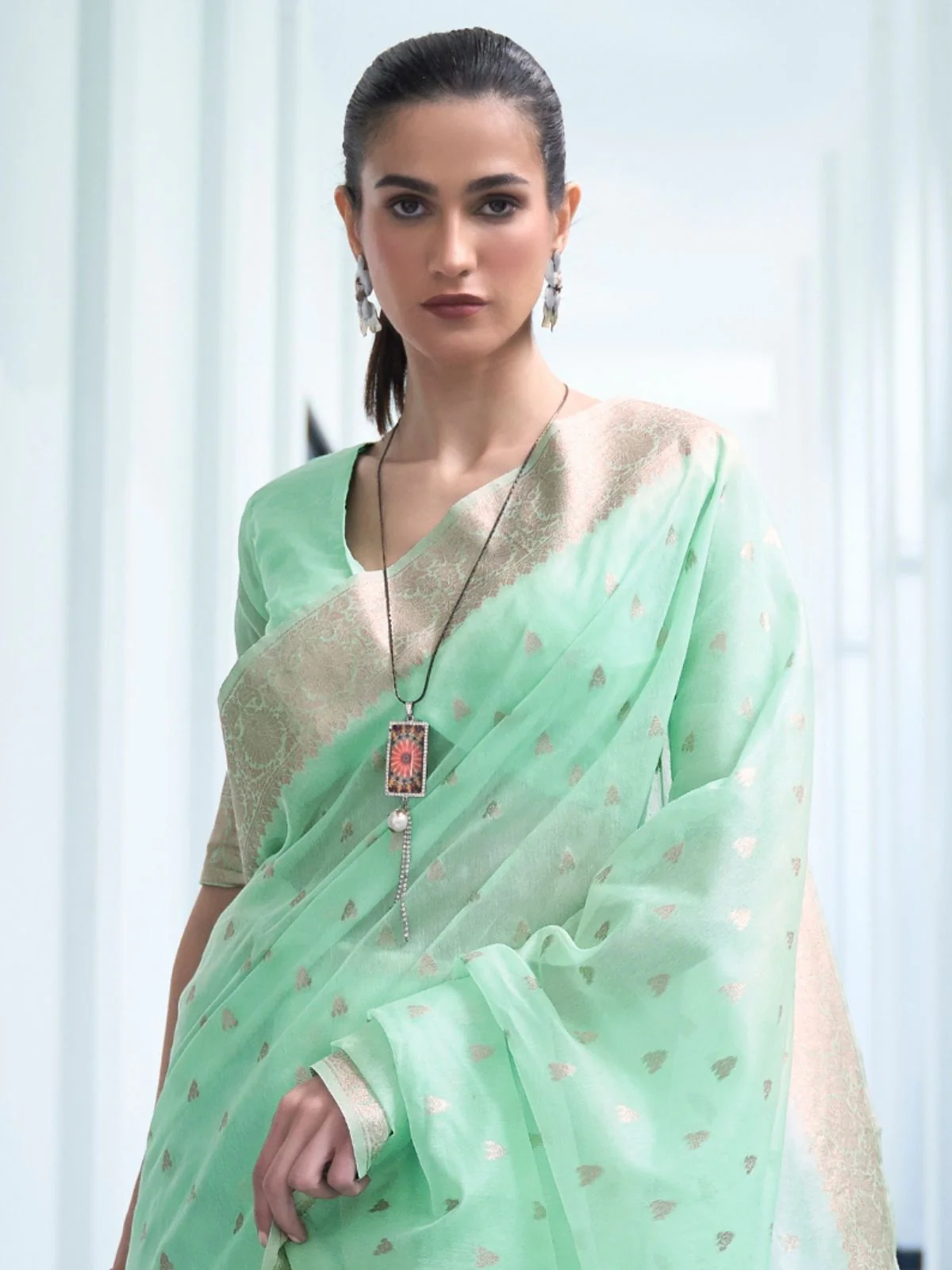 Odette Light Green Woven Design Silk Blend Saree With Unstitched Blouse For Women - Image 3