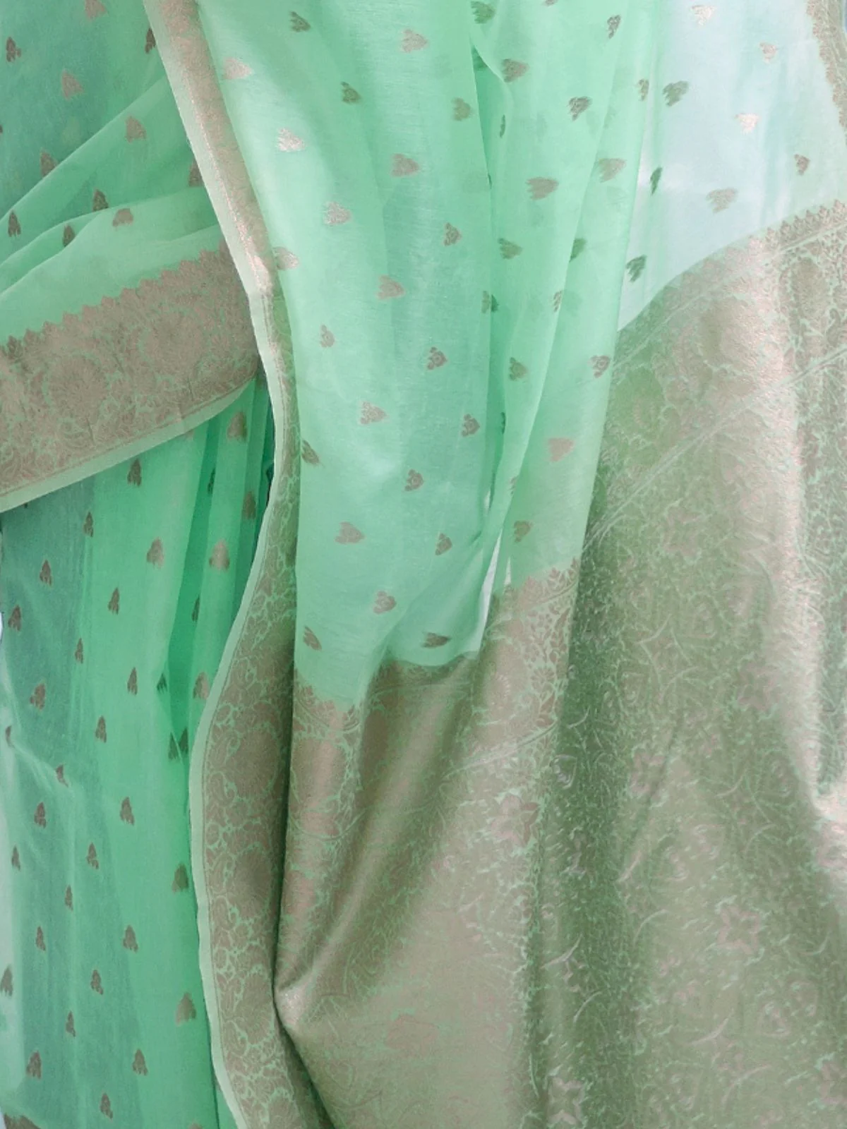 Odette Light Green Woven Design Silk Blend Saree With Unstitched Blouse For Women - Image 4