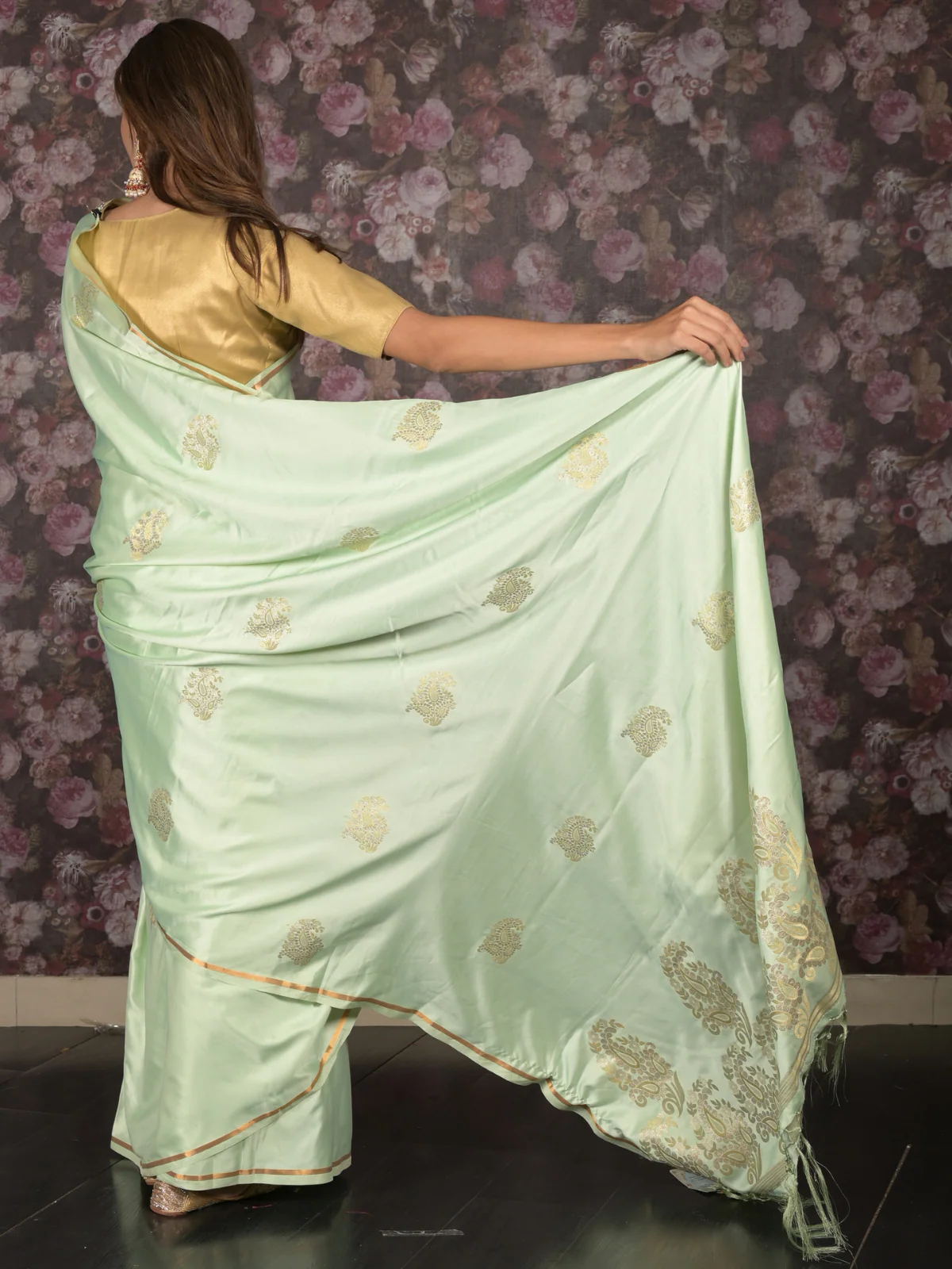 Odette Light Green Woven Silk Blend Saree With Unstitched Blouse For Women - Image 4