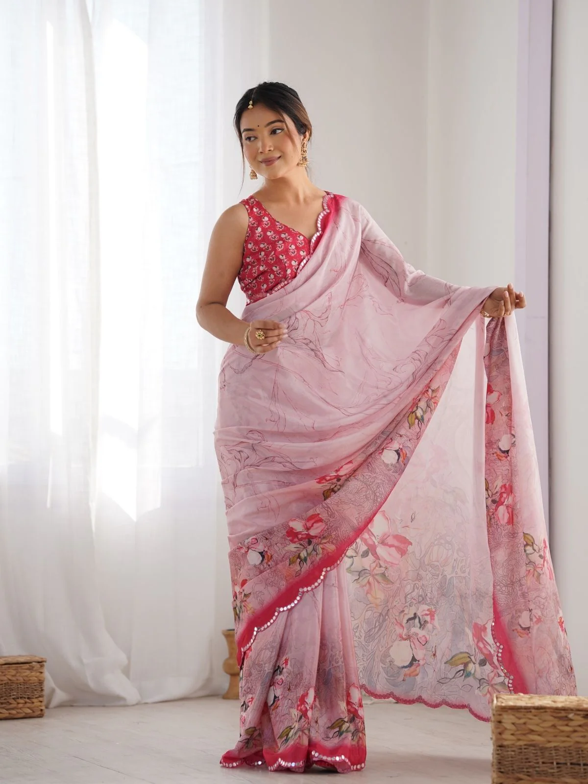 Odette Light Pink Chinon Printed Saree With Unstitched Blouse For Women - Image 2