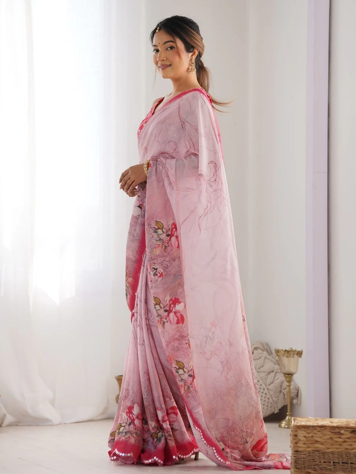Odette Light Pink Chinon Printed Saree With Unstitched Blouse For Women - Image 3