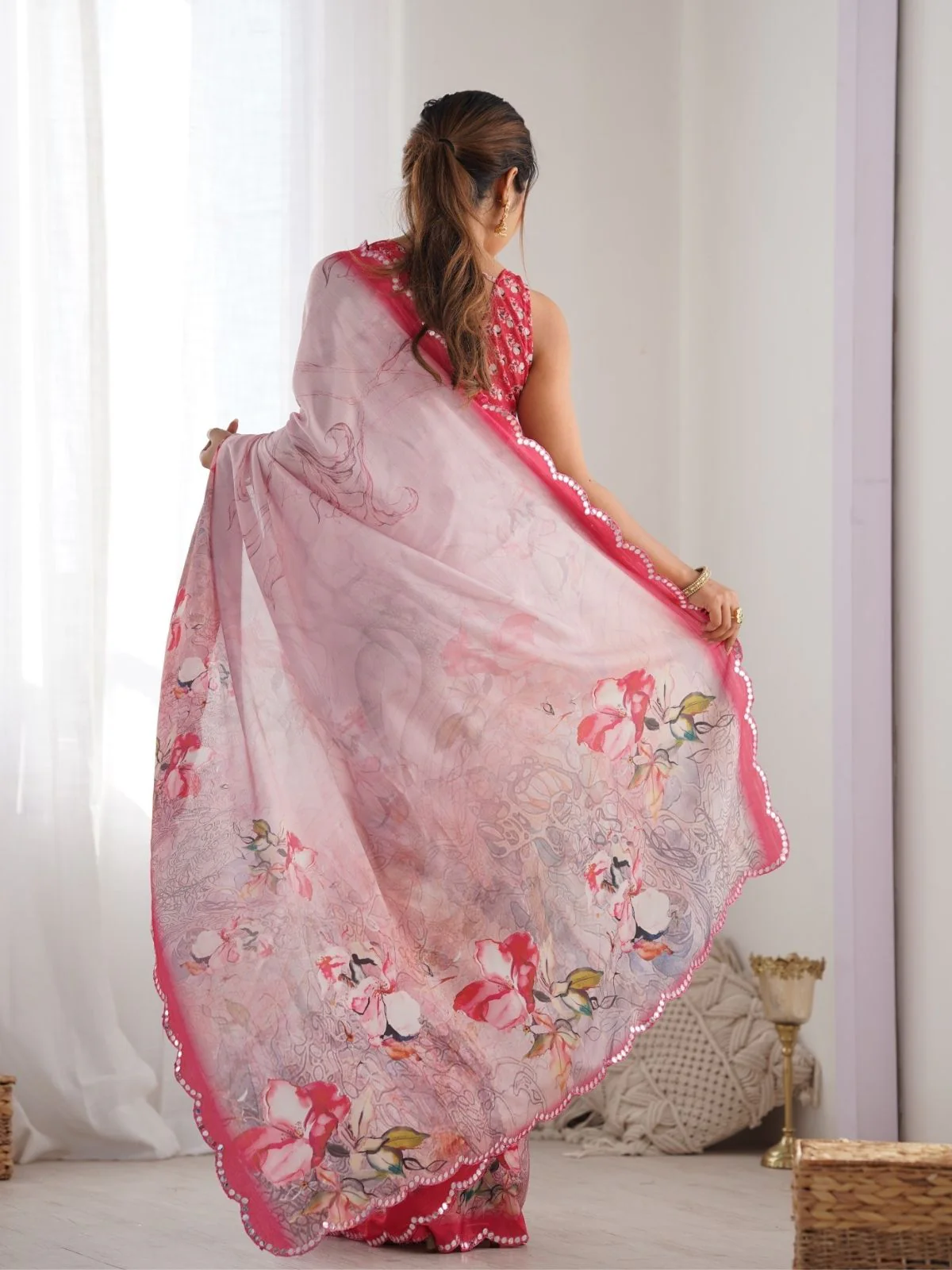 Odette Light Pink Chinon Printed Saree With Unstitched Blouse For Women - Image 5