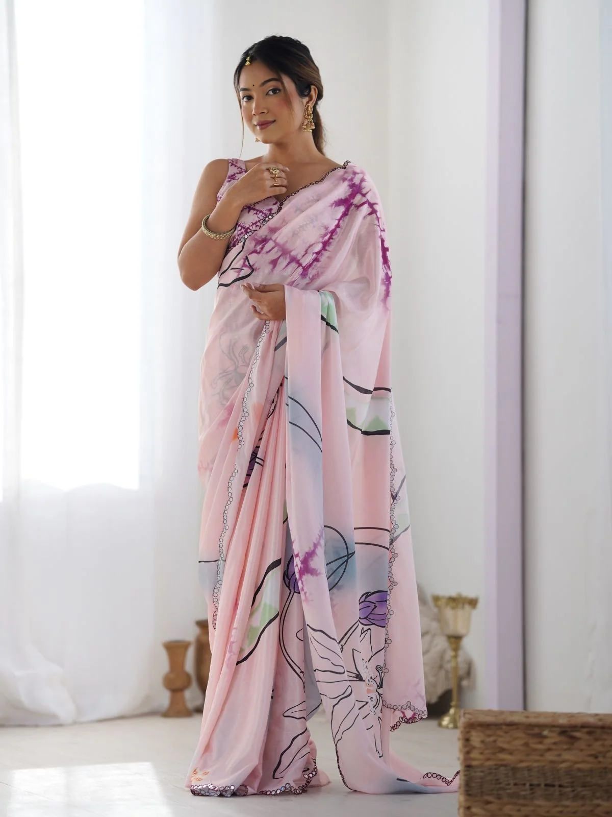 Odette Light Pink Chinon Printed Saree With Unstitched Blouse For Women - Image 2