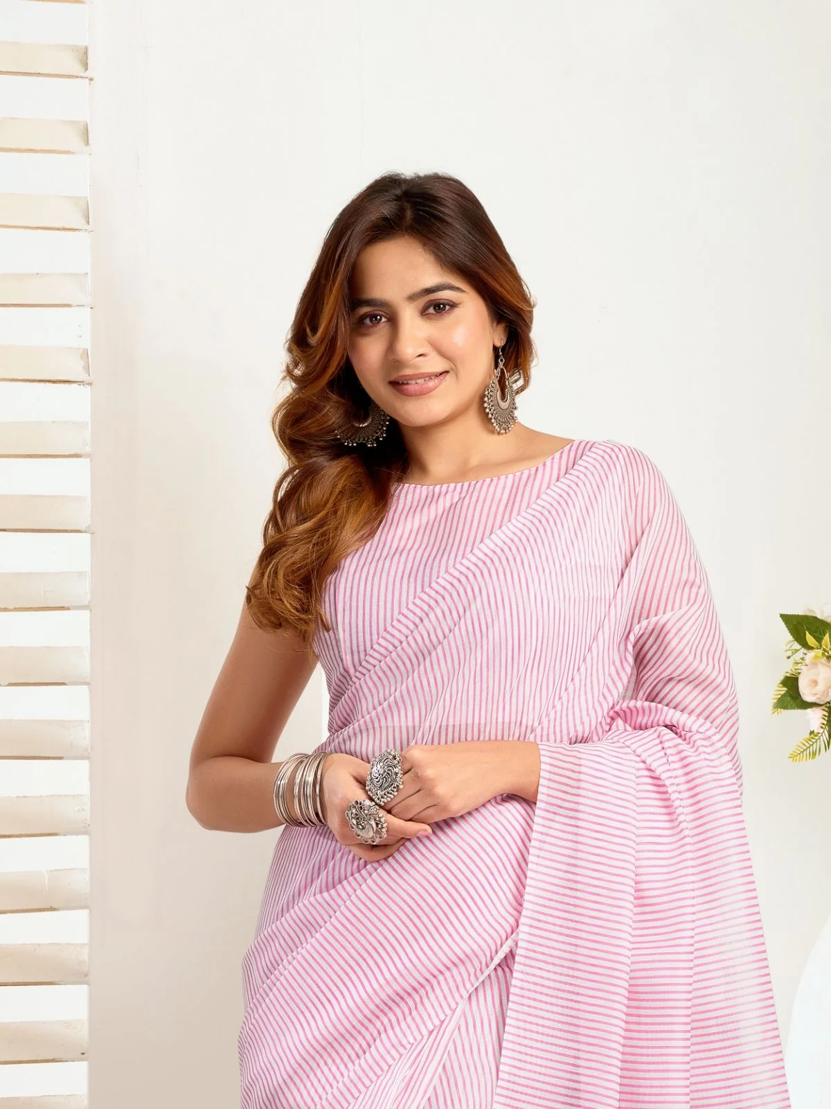 Odette Light Pink Cotton Linen Zari Work Saree For Women - Image 5