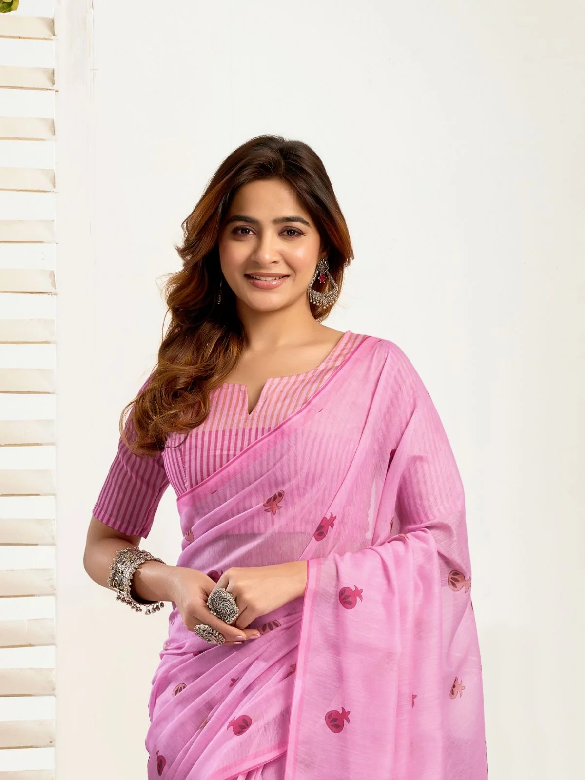 Odette Light Pink Cotton Linen Zari Work Saree For Women - Image 5