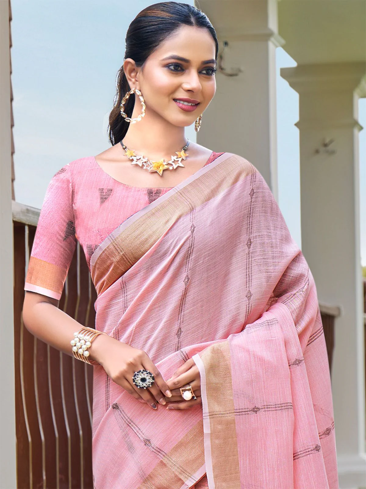 Odette Light Pink Woven Saree With Unstitched Blouse For Women - Image 2