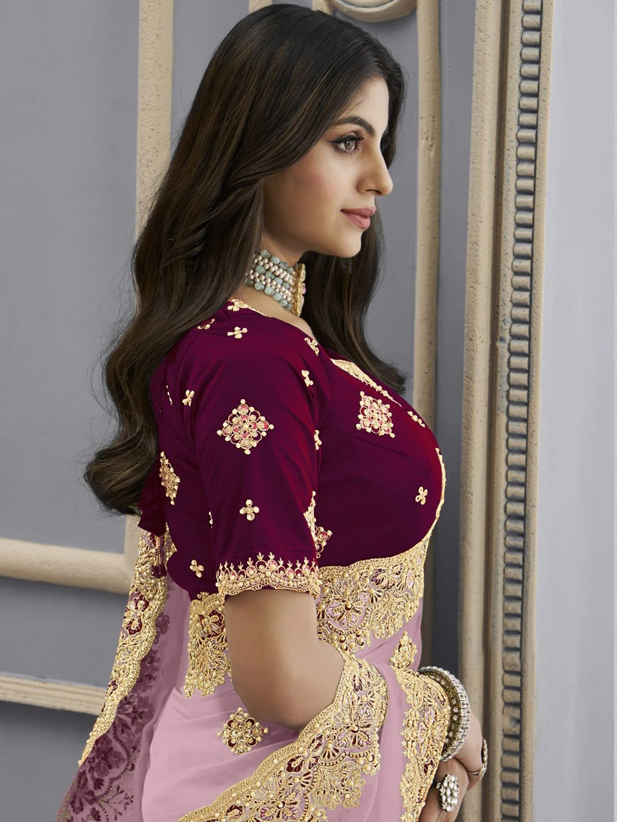 Odette Light Pink Georgette Embellished Elegant Saree For Women - Image 3