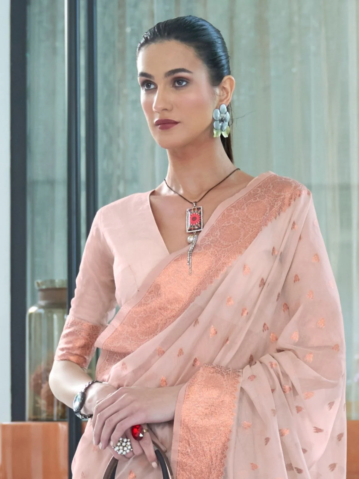 Odette Light Pink Woven Design Silk Blend Saree With Unstitched Blouse For Women - Image 3