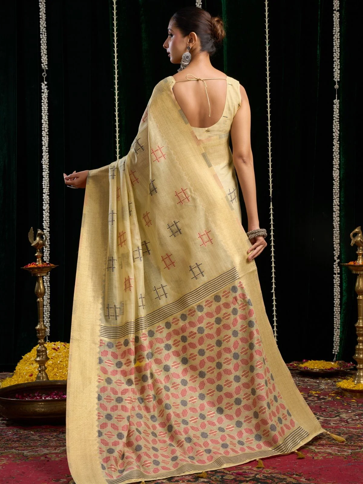 Odette Light Yelllow Cotton Blend Woven Saree For Women - Image 3
