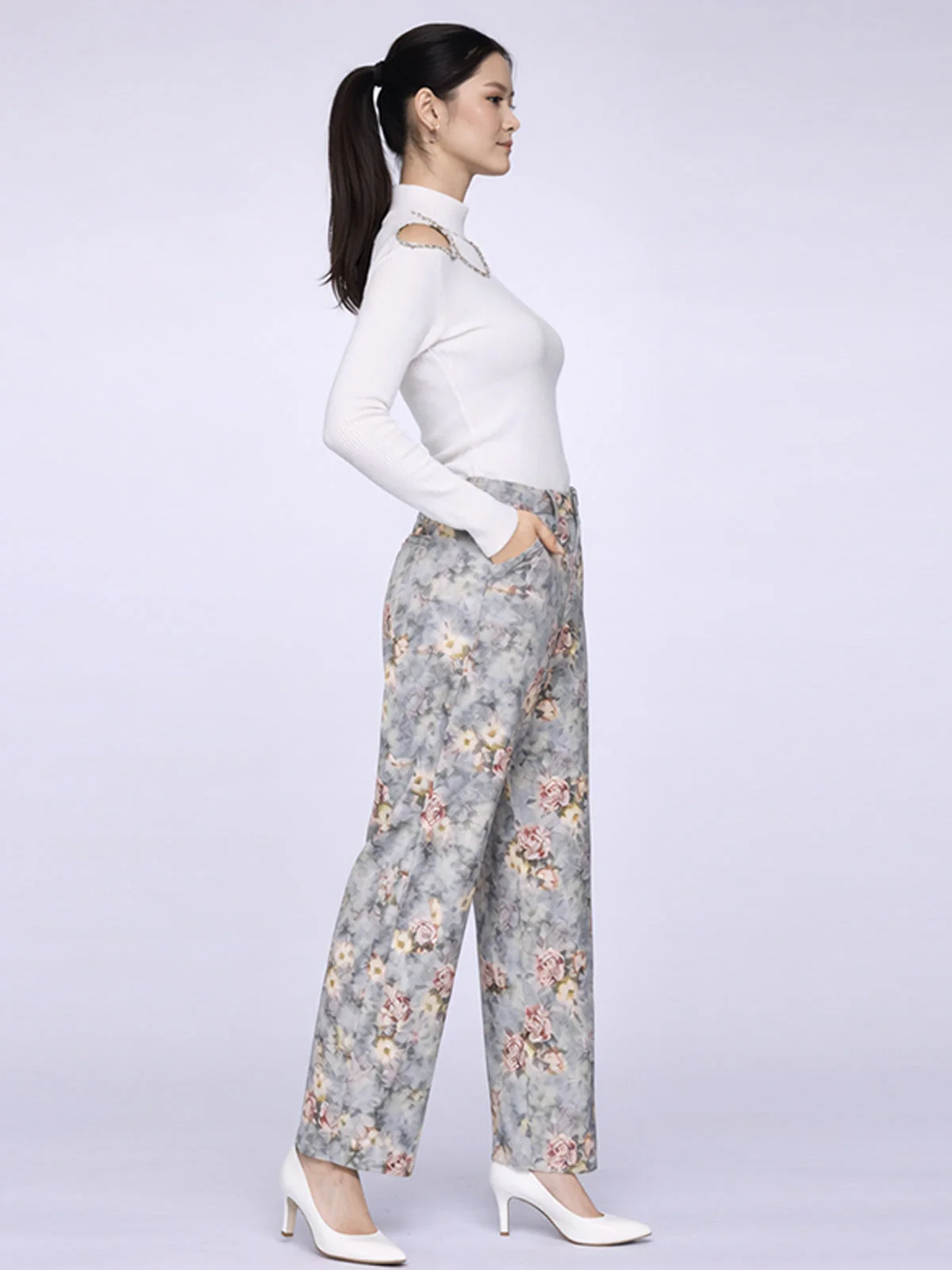 Odette Ligt Blue Denim Printed And Floral Jeans For Women - Image 2